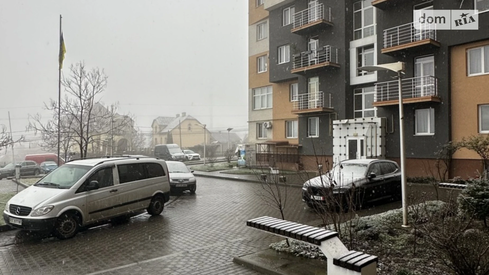 Продается 4-комнатная квартира 110.2 кв. м в Черновцах, ул. Немировская, 1А - фото 2