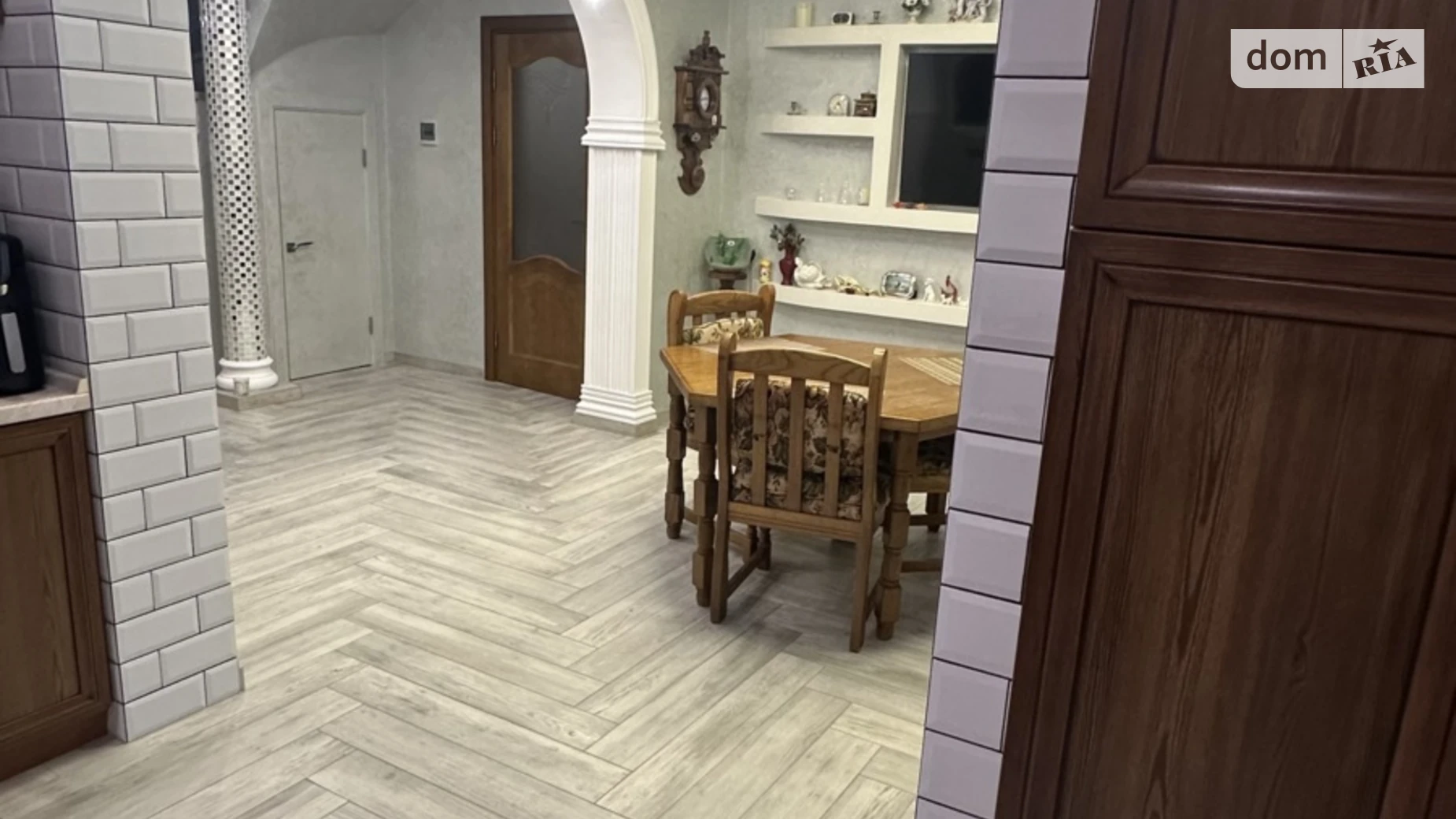 Продается 4-комнатная квартира 110.2 кв. м в Черновцах, ул. Немировская, 1А - фото 5