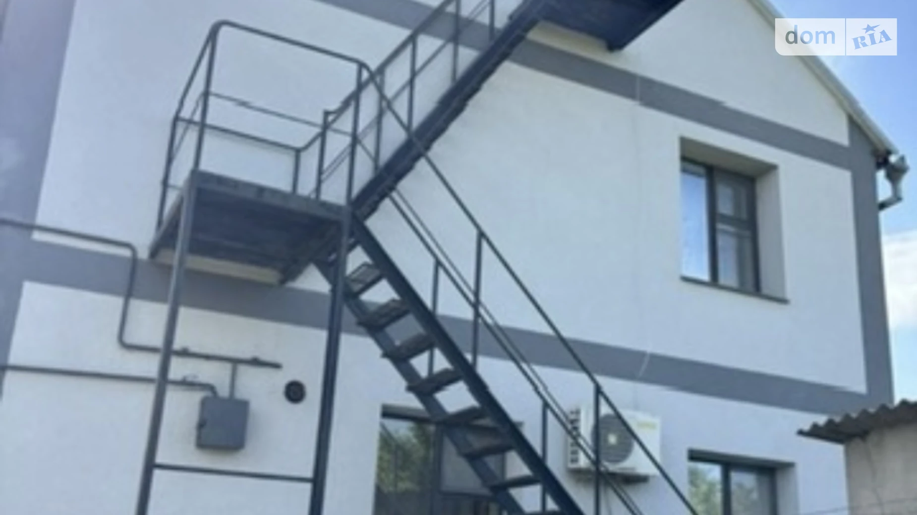 Продается дом на 2 этажа 200 кв. м с бассейном, цена: 110000 $ - фото 3