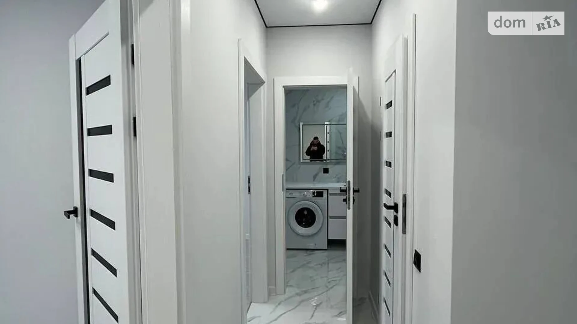 Продается 2-комнатная квартира 64 кв. м в Ивано-Франковске, ул. Микитинецкая, 2А - фото 2