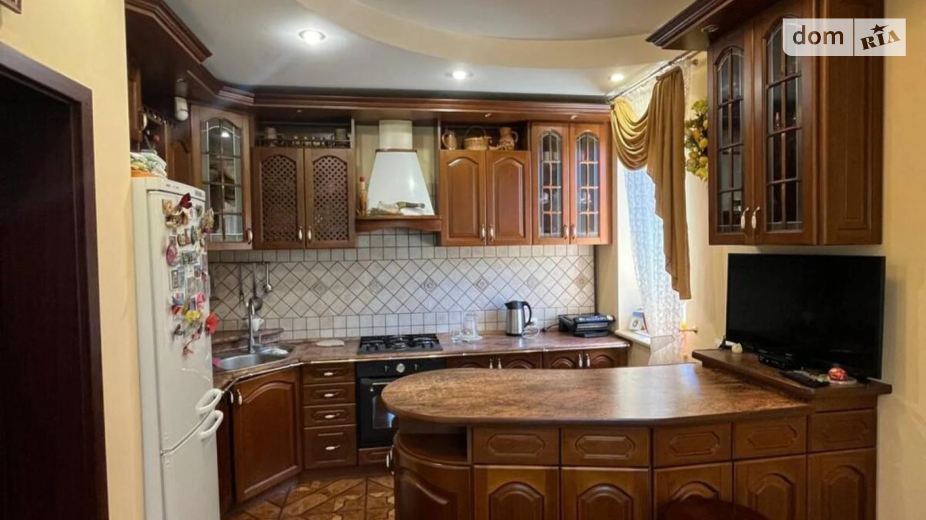 Продается дом на 3 этажа 330 кв. м с террасой, цена: 380000 $ - фото 2