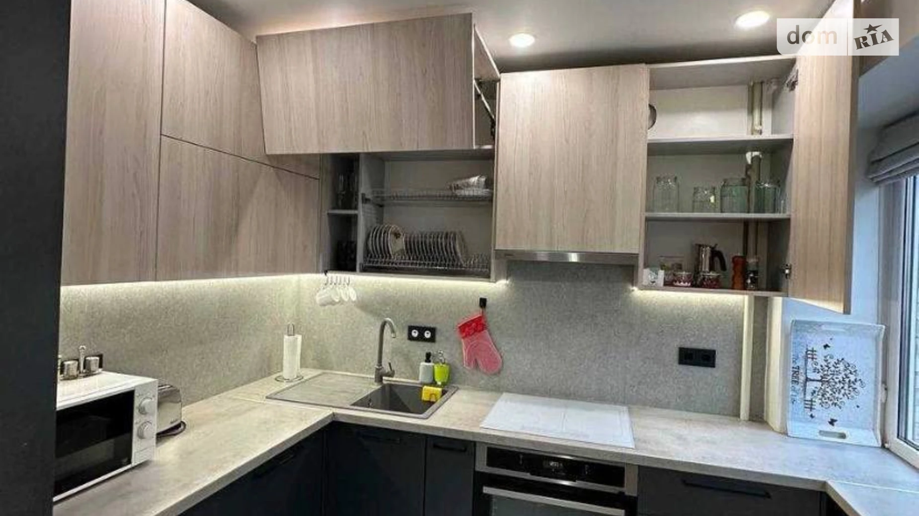 1-комнатная квартира 50 кв. м в Луцке, ул. Степана Бандеры - фото 2