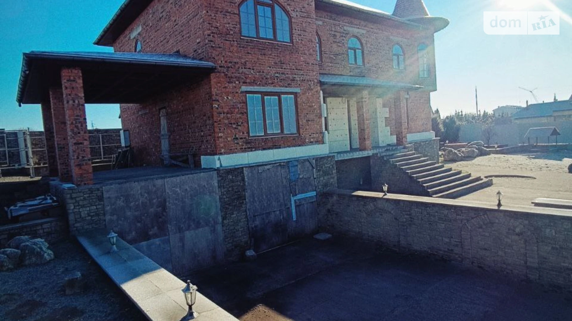 Продается дом на 2 этажа 224 кв. м с гаражом, цена: 177000 $ - фото 3