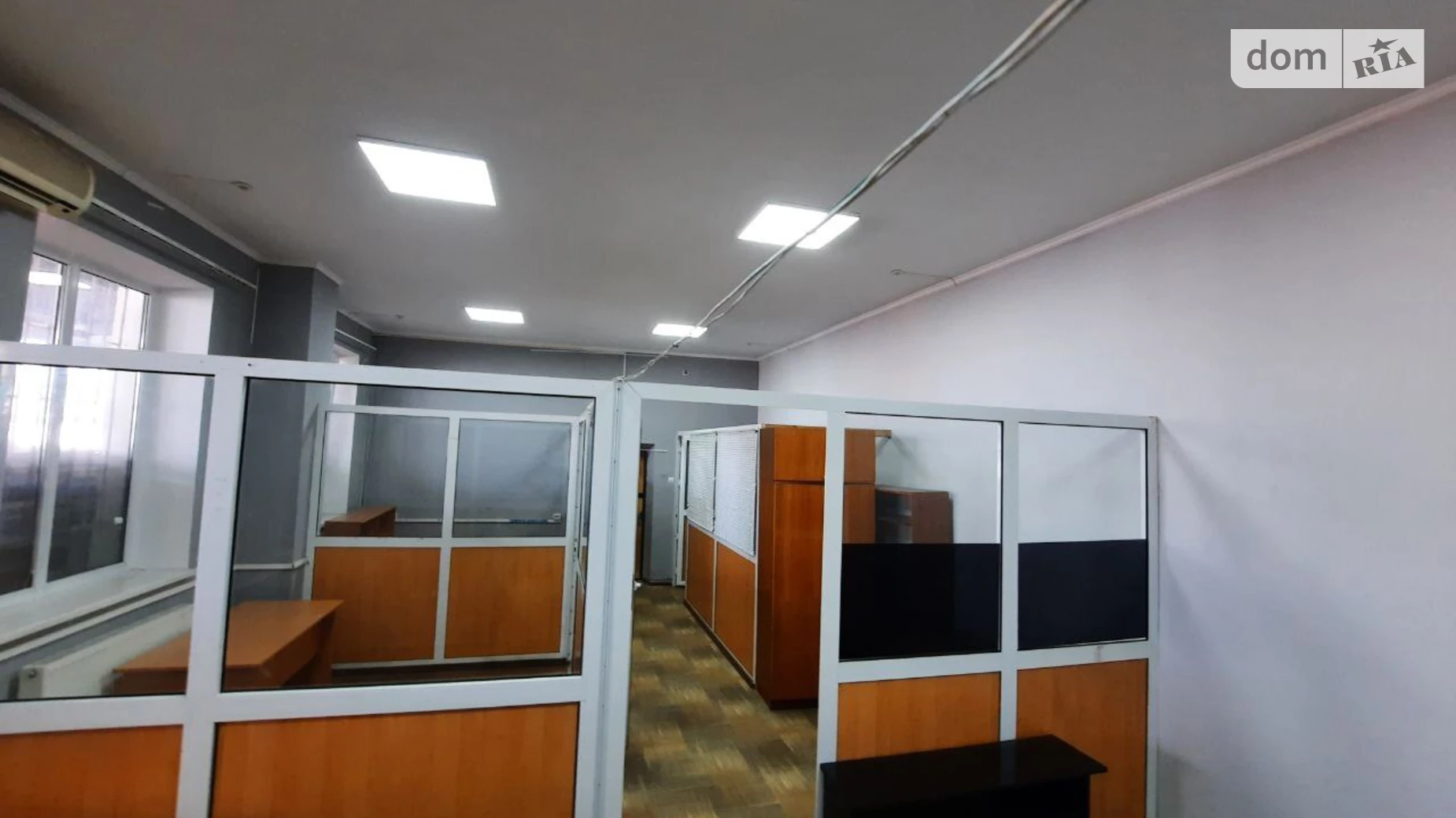 Сдается в аренду офис 60 кв. м в бизнес-центре, цена: 7200 грн - фото 2