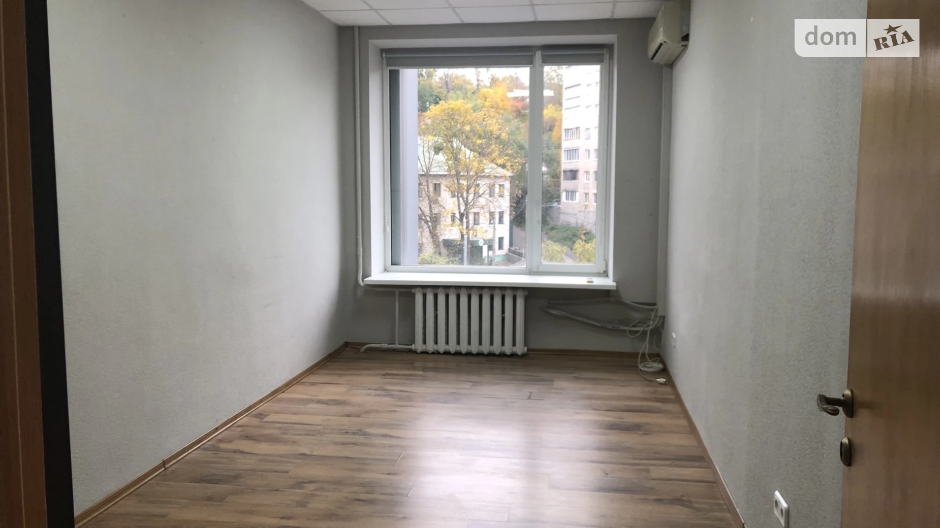 Сдается в аренду офис 43.7 кв. м в бизнес-центре, цена: 13984 грн - фото 5