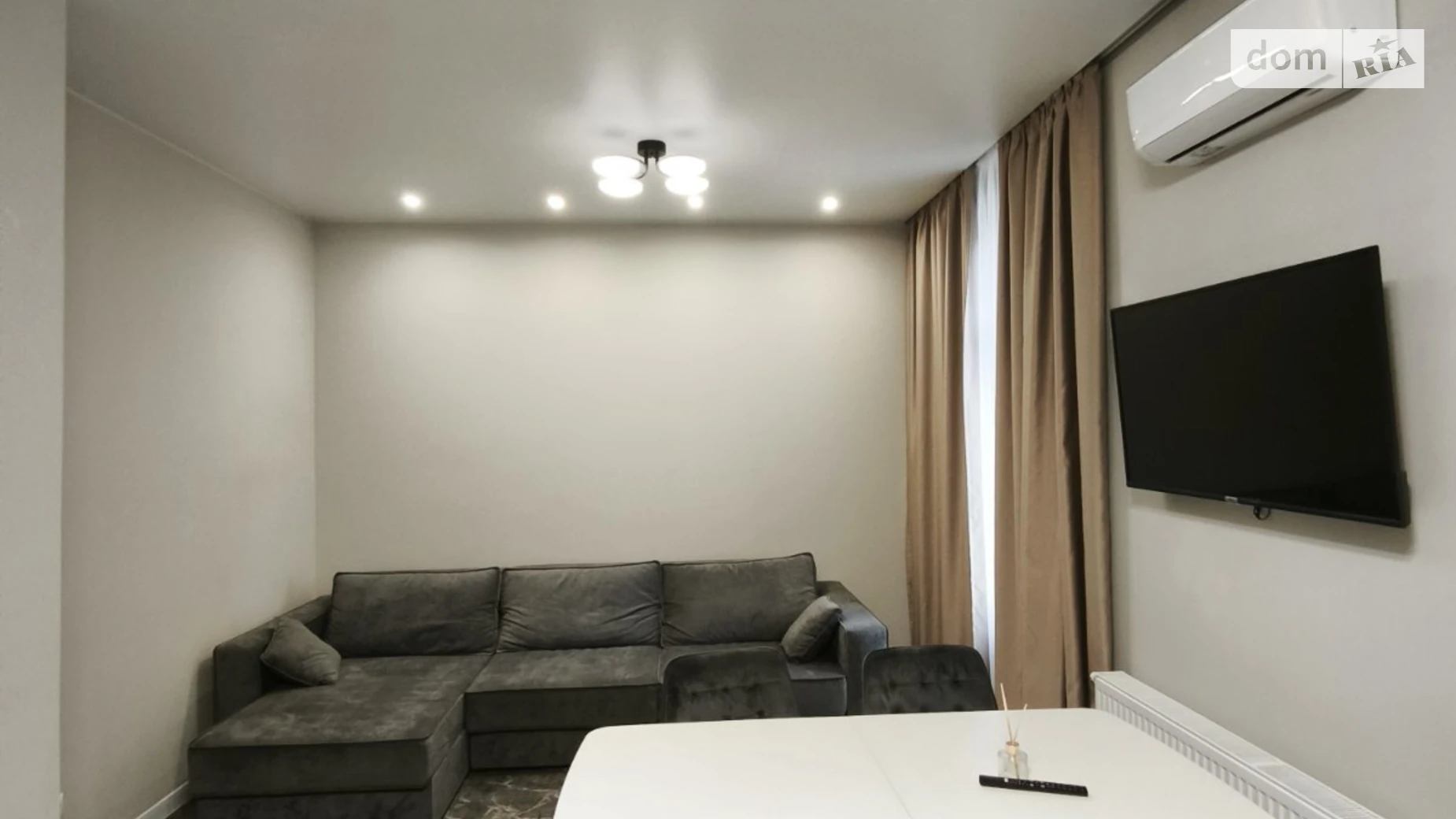 Продается 1-комнатная квартира 67 кв. м в Ужгороде, наб. Славянская, 21А - фото 3