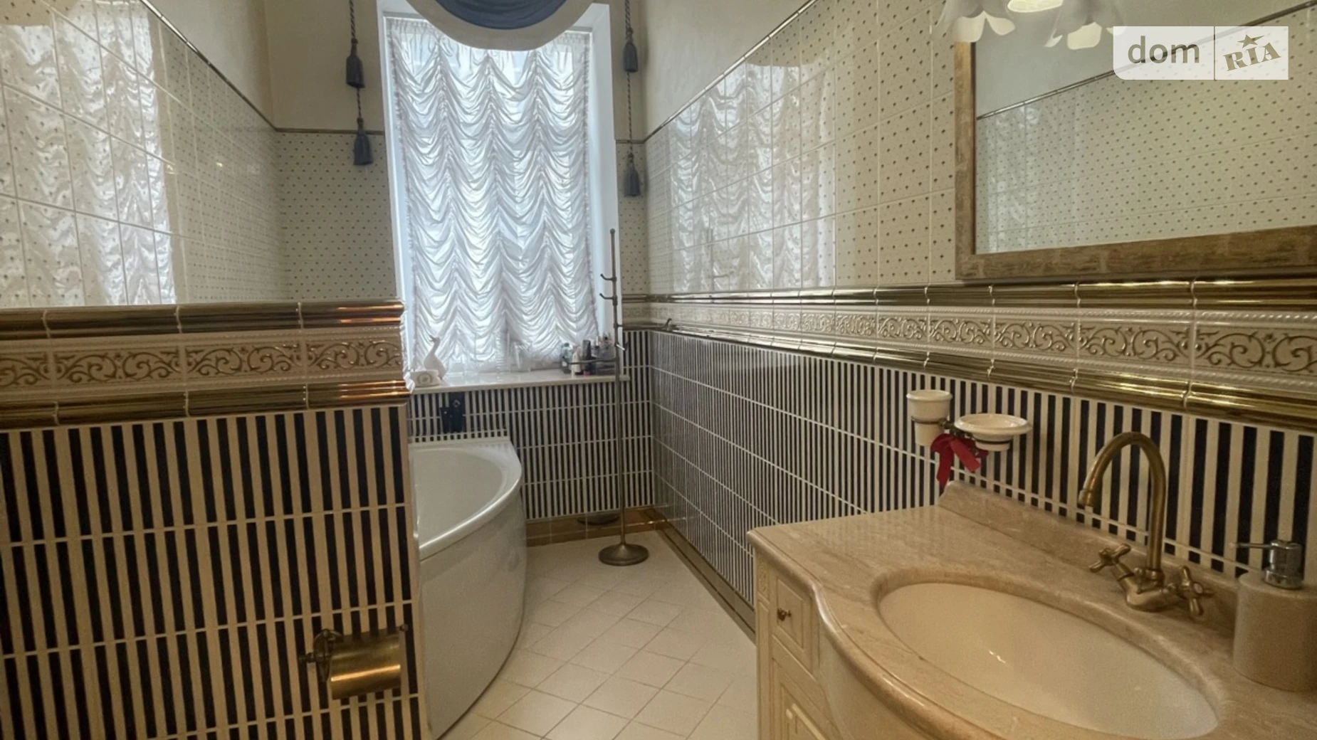 Продается 3-комнатная квартира 90 кв. м в Виннице, ул. Соборная - фото 2