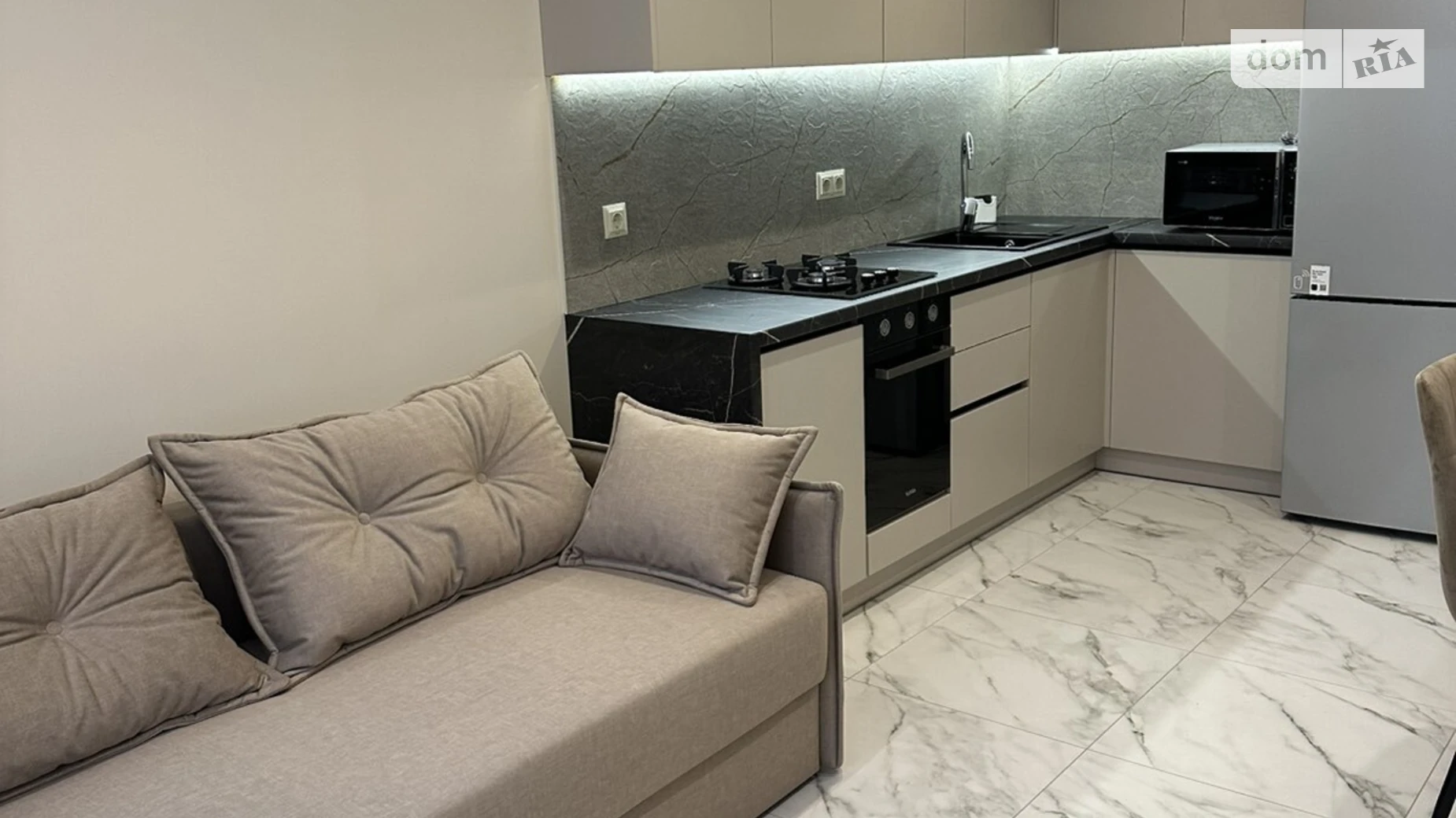 1-комнатная квартира 46 кв. м в Луцке, ул. Орлика Пилипа - фото 2