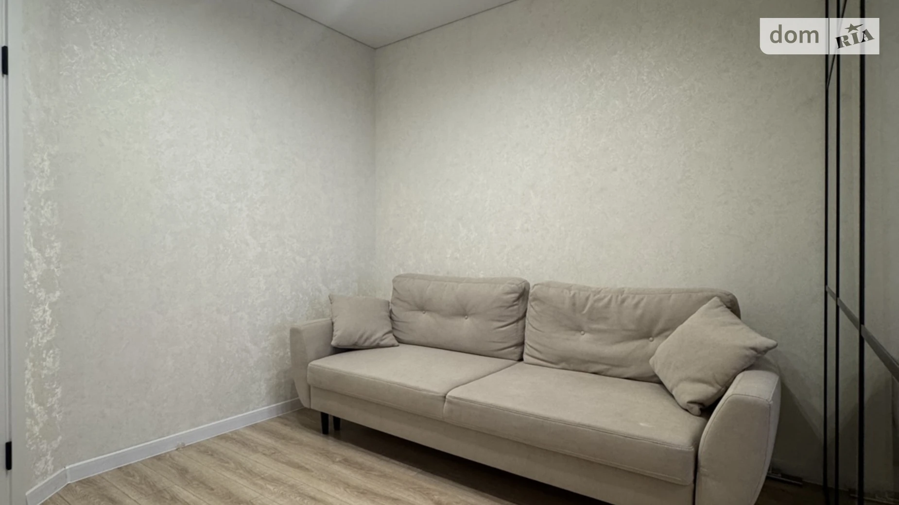 1-комнатная квартира 43 кв. м в Луцке, ул. Спутника, 14А - фото 3