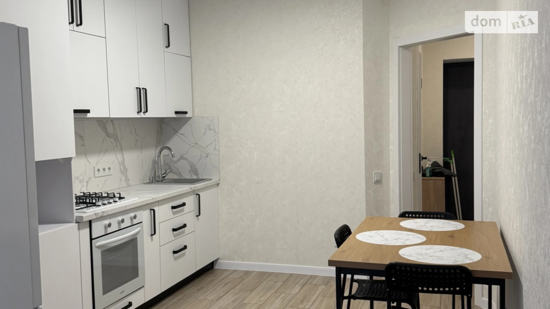 1-комнатная квартира 43 кв. м в Луцке, ул. Спутника, 14А - фото 5