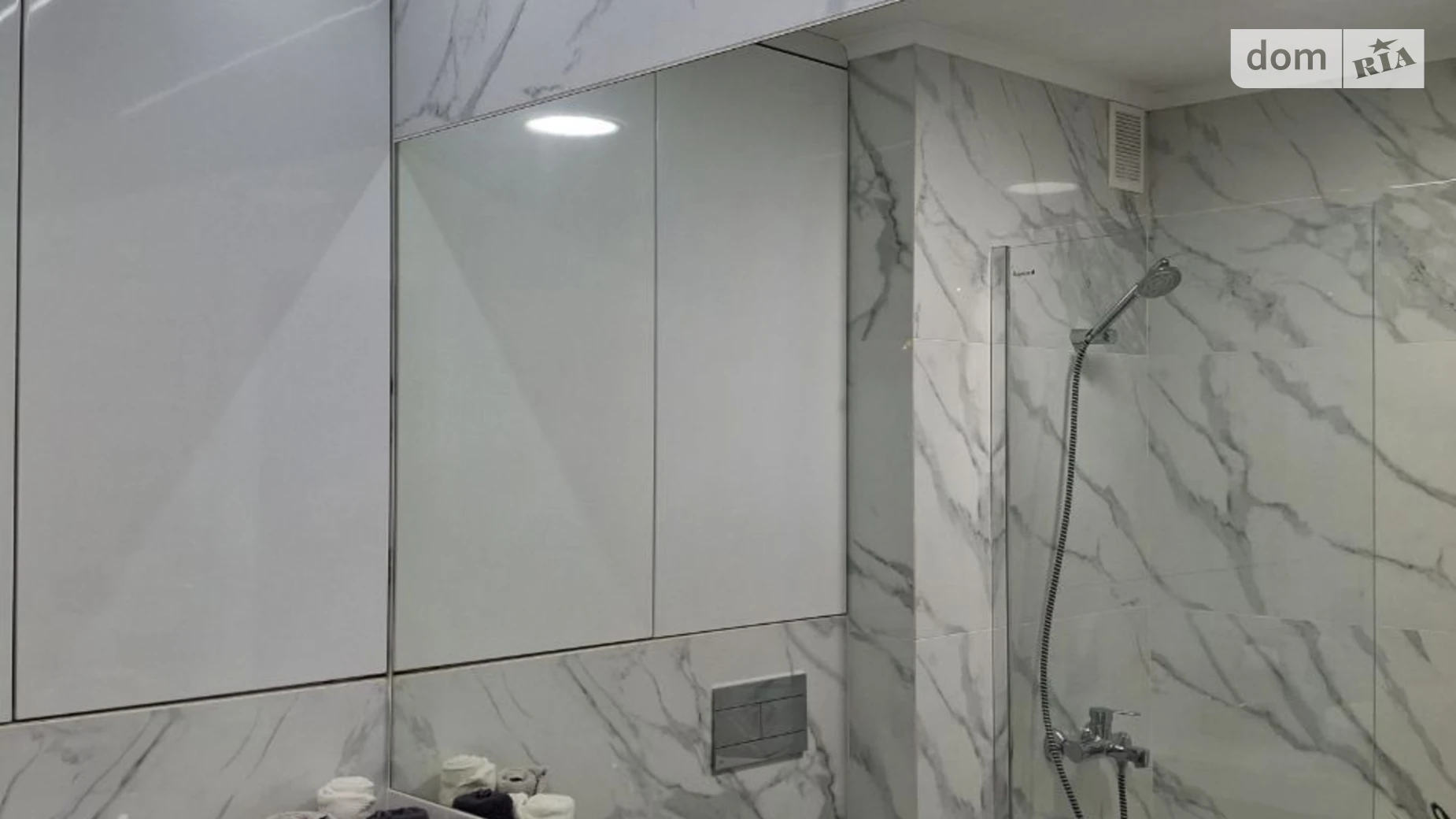 Продается 1-комнатная квартира 43 кв. м в Ивано-Франковске, ул. Ленкавского, 34 - фото 2