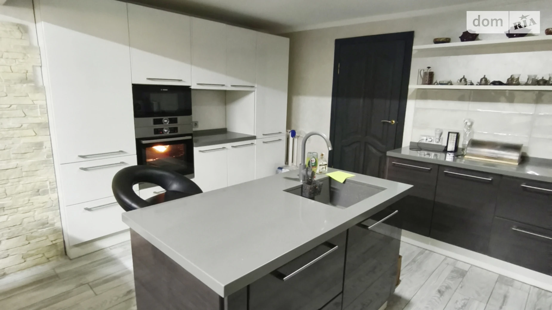 Продается дом на 3 этажа 234.1 кв. м с мебелью, цена: 149000 $ - фото 2