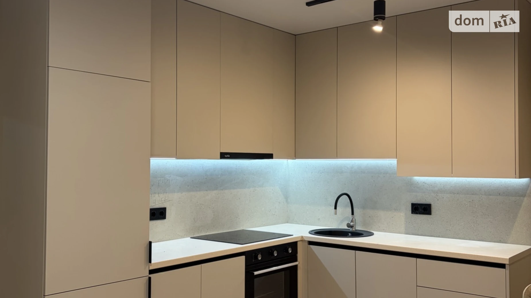 Сдается в аренду 1-комнатная квартира 46 кв. м в Ужгороде, ул. Ивана Фогарашия, 17 корпус 3 - фото 2