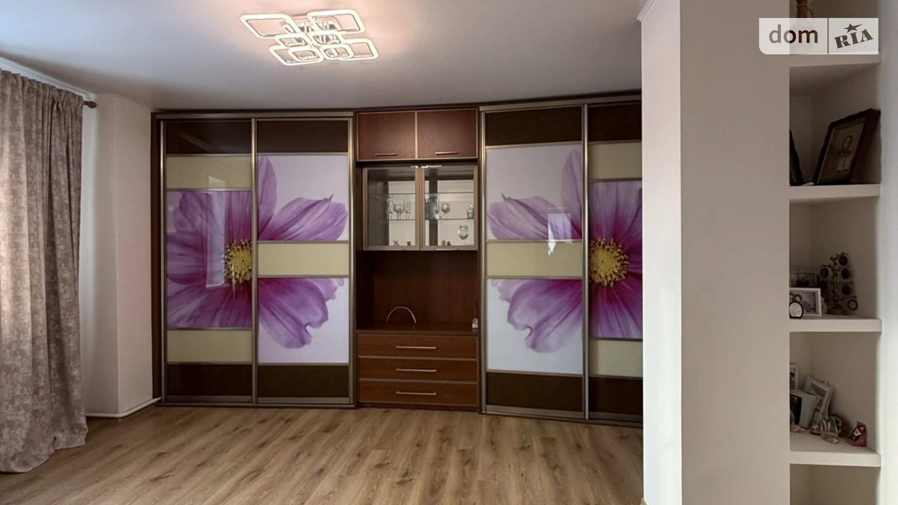 Продается дом на 2 этажа 244.1 кв. м с гаражом, цена: 125000 $ - фото 2