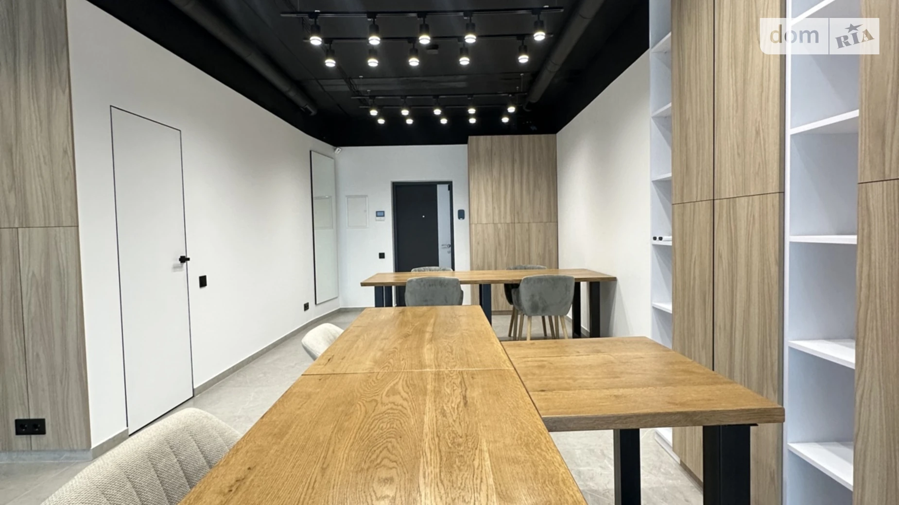 Сдается в аренду офис 52.3 кв. м в бизнес-центре, цена: 900 $ - фото 2