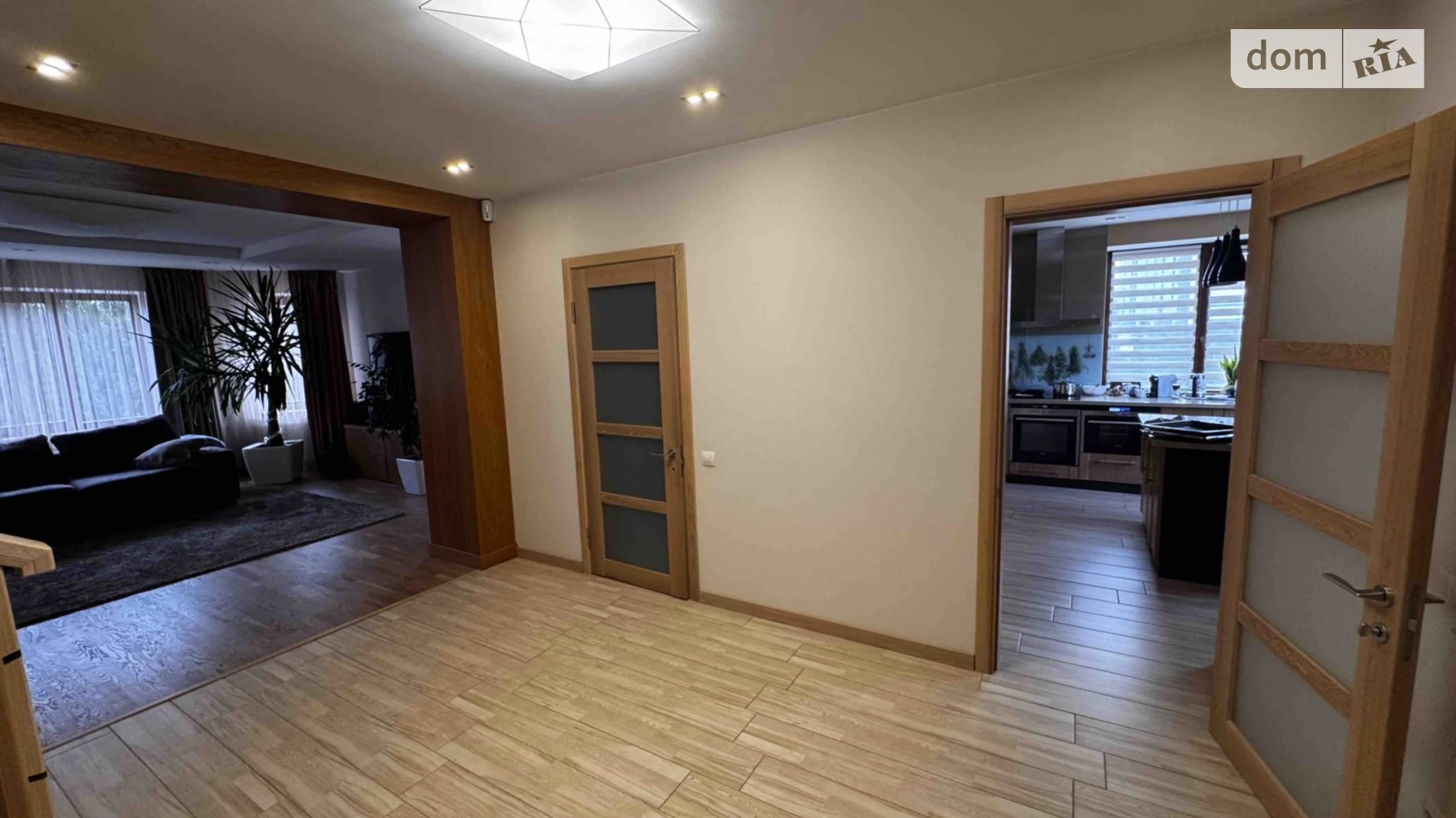 Продается дом на 2 этажа 313.55 кв. м с участком, цена: 270000 $ - фото 2