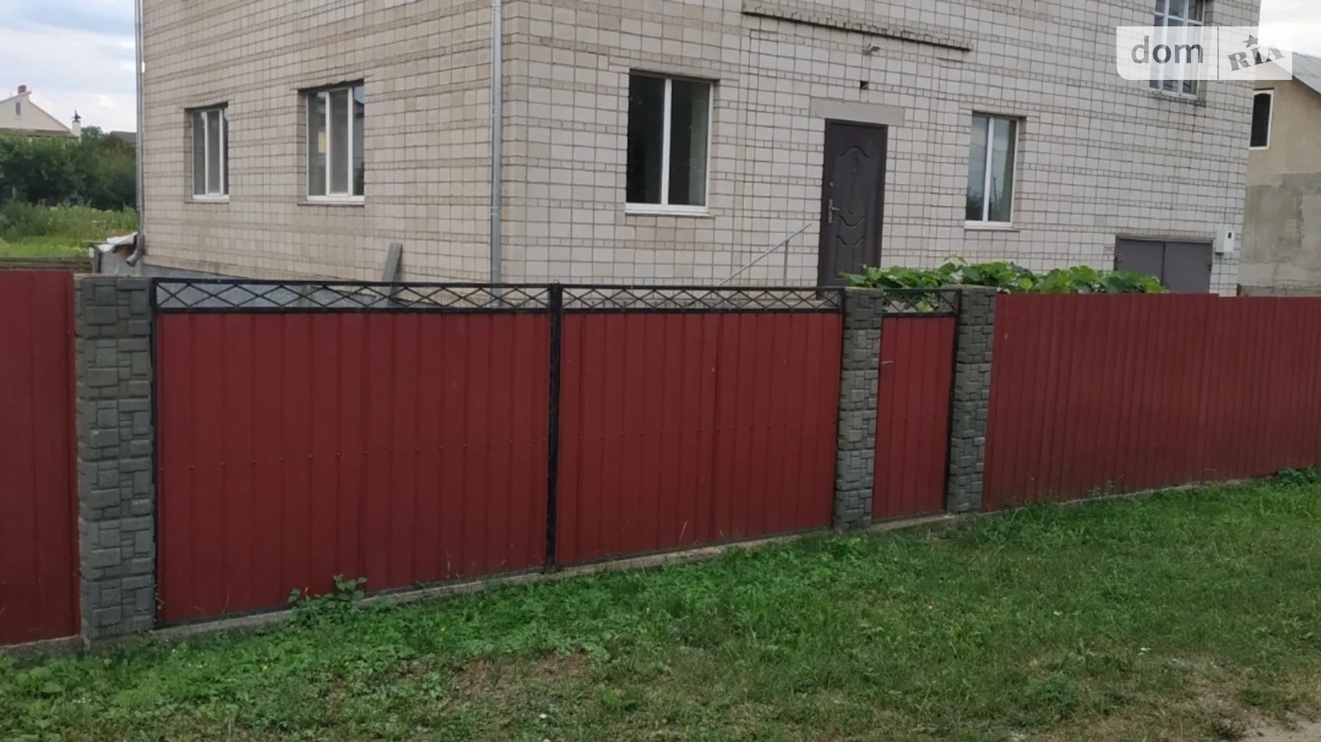 Продается дом на 2 этажа 210 кв. м с гаражом, цена: 125000 $ - фото 2