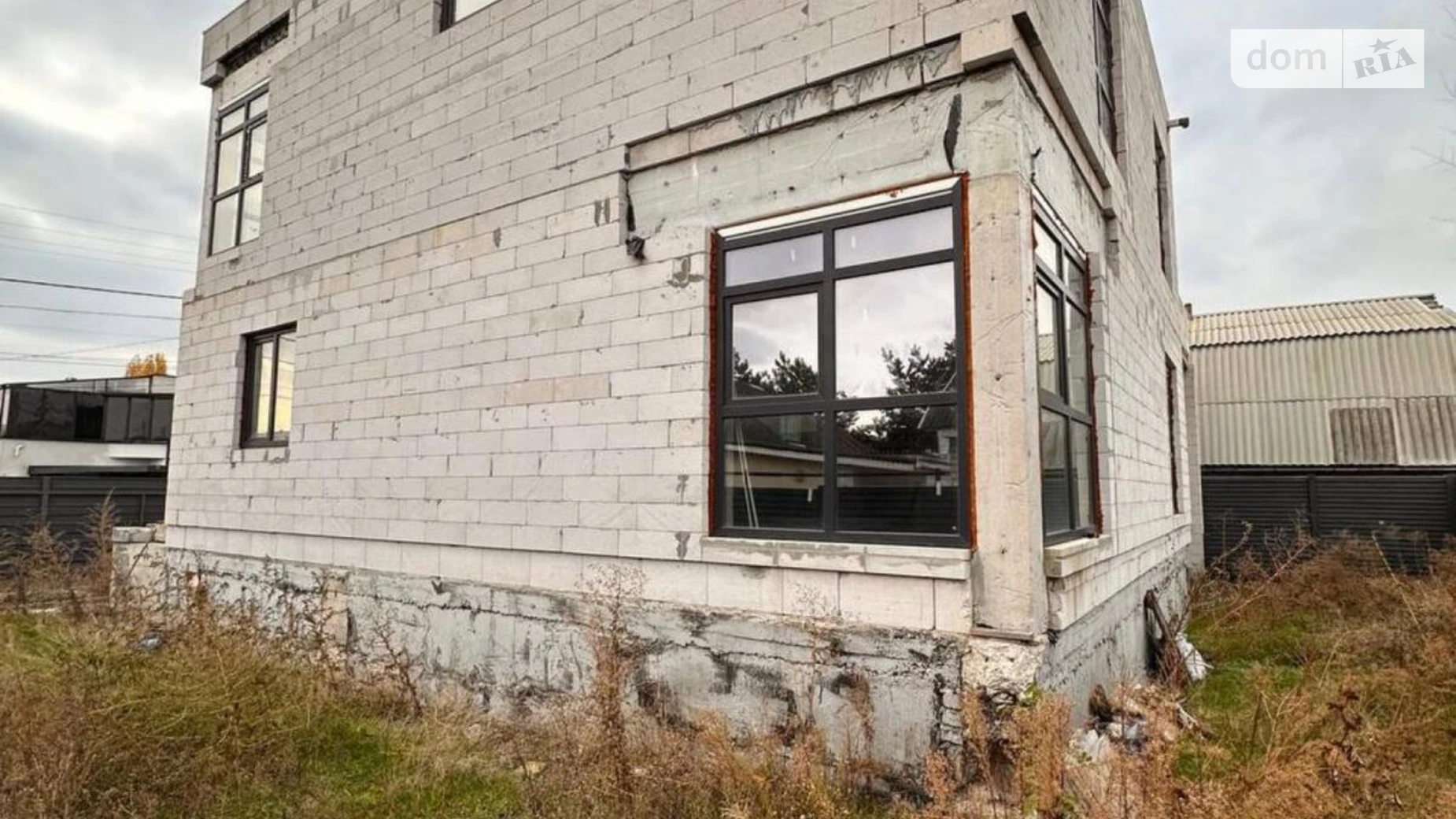 Продается дом на 2 этажа 200 кв. м с подвалом, цена: 95000 $ - фото 2