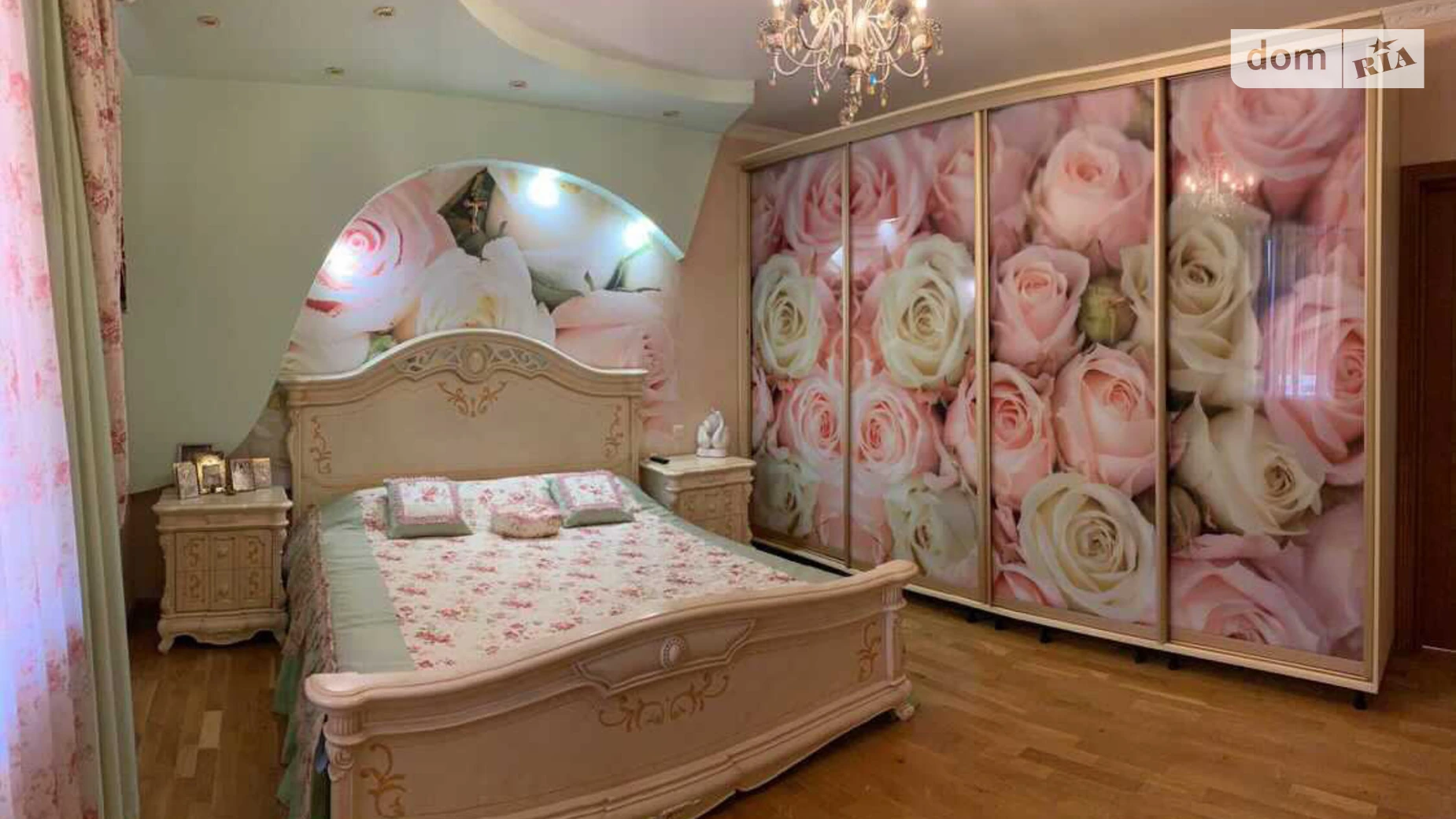 Продается дом на 2 этажа 228.3 кв. м с садом, цена: 150000 $ - фото 2