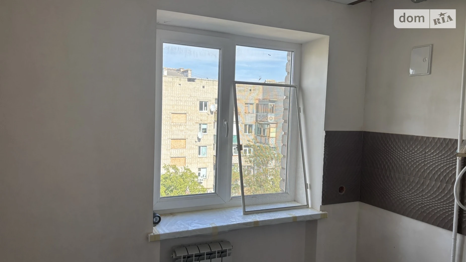 Продается 3-комнатная квартира 60.2 кв. м в Очакове, цена: 31000 $ - фото 2