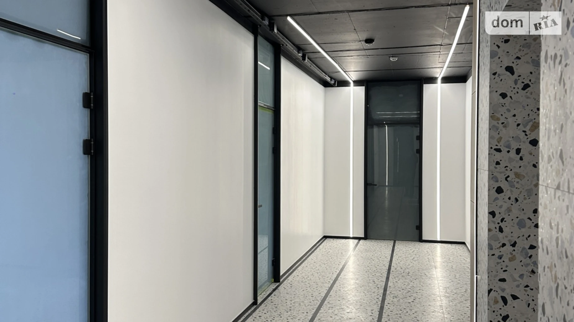 Сдается в аренду офис 76.1 кв. м в бизнес-центре, цена: 26635 грн - фото 3