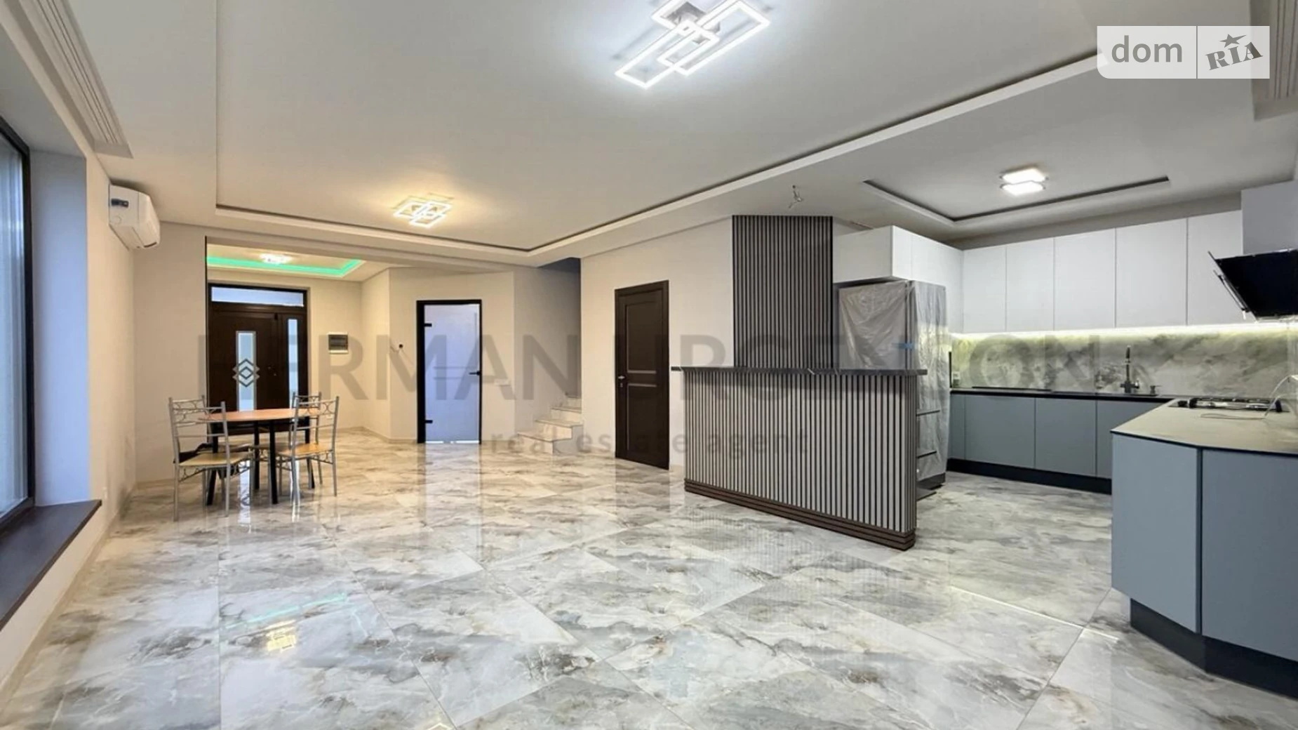 Продается дом на 2 этажа 218 кв. м с балконом, цена: 350000 € - фото 2