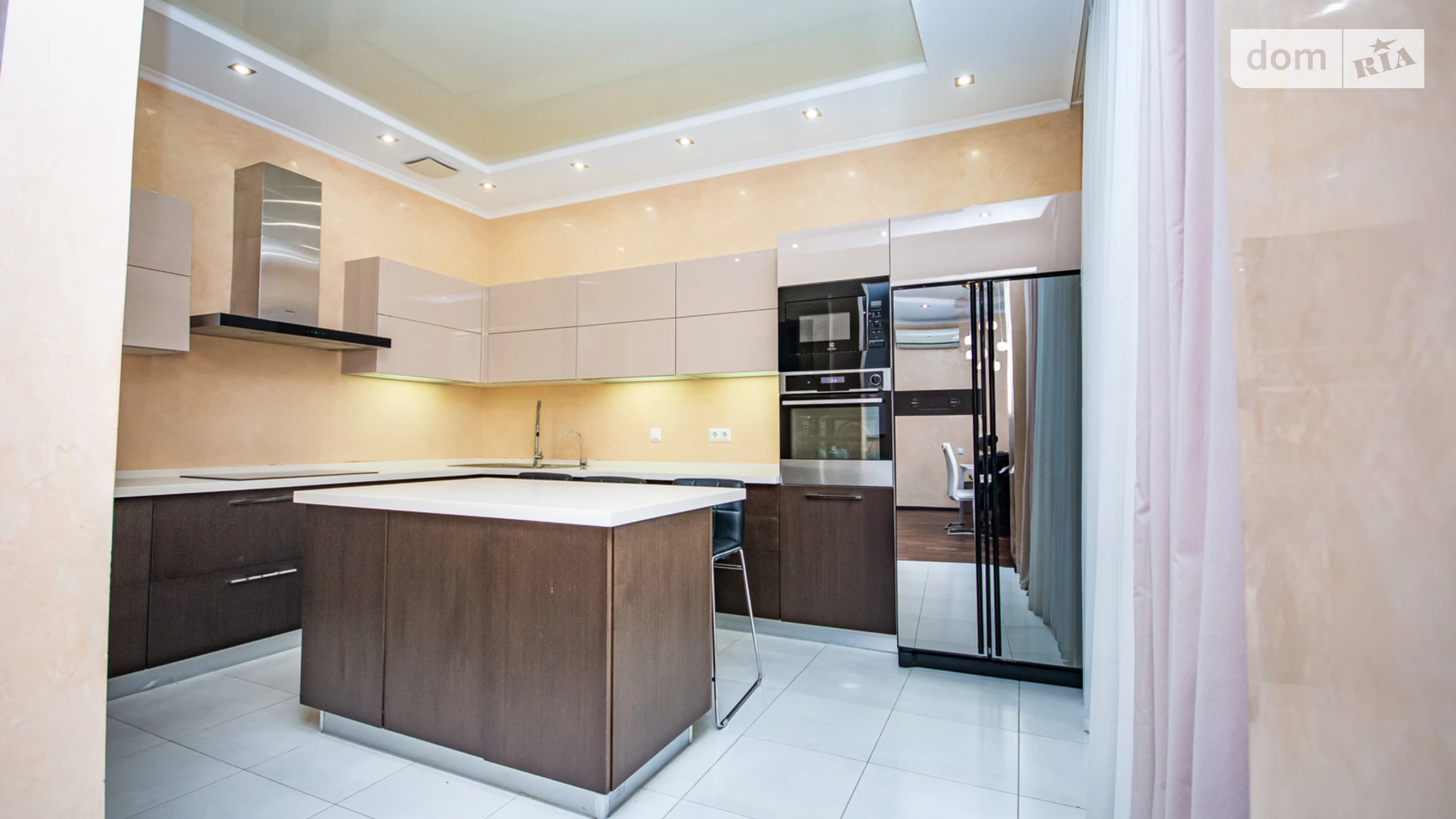 ул. Юлии Здановской(Михаила Ломоносова), 73Г Голосеев Киев ЖК Солнечная Брама Выставочный центр - фото 4