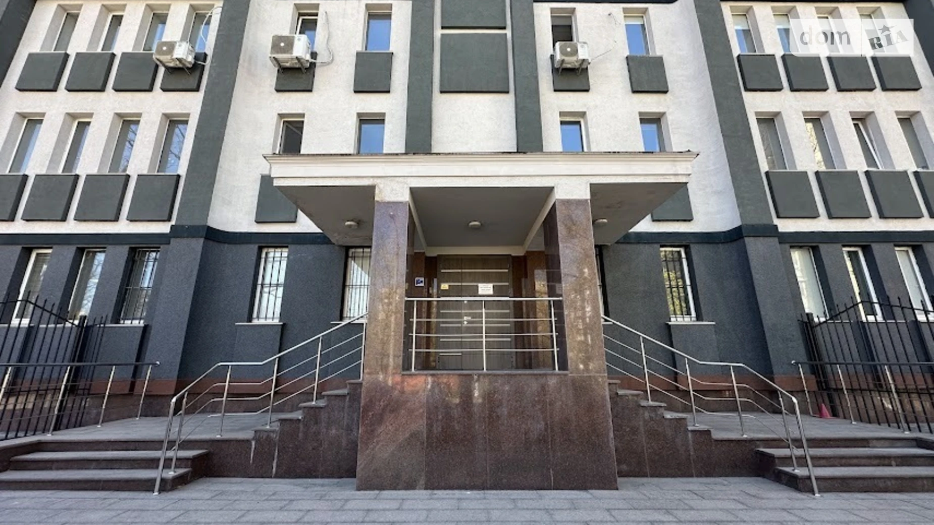 Сдается в аренду офис 49.2 кв. м в бизнес-центре, цена: 17712 грн - фото 2