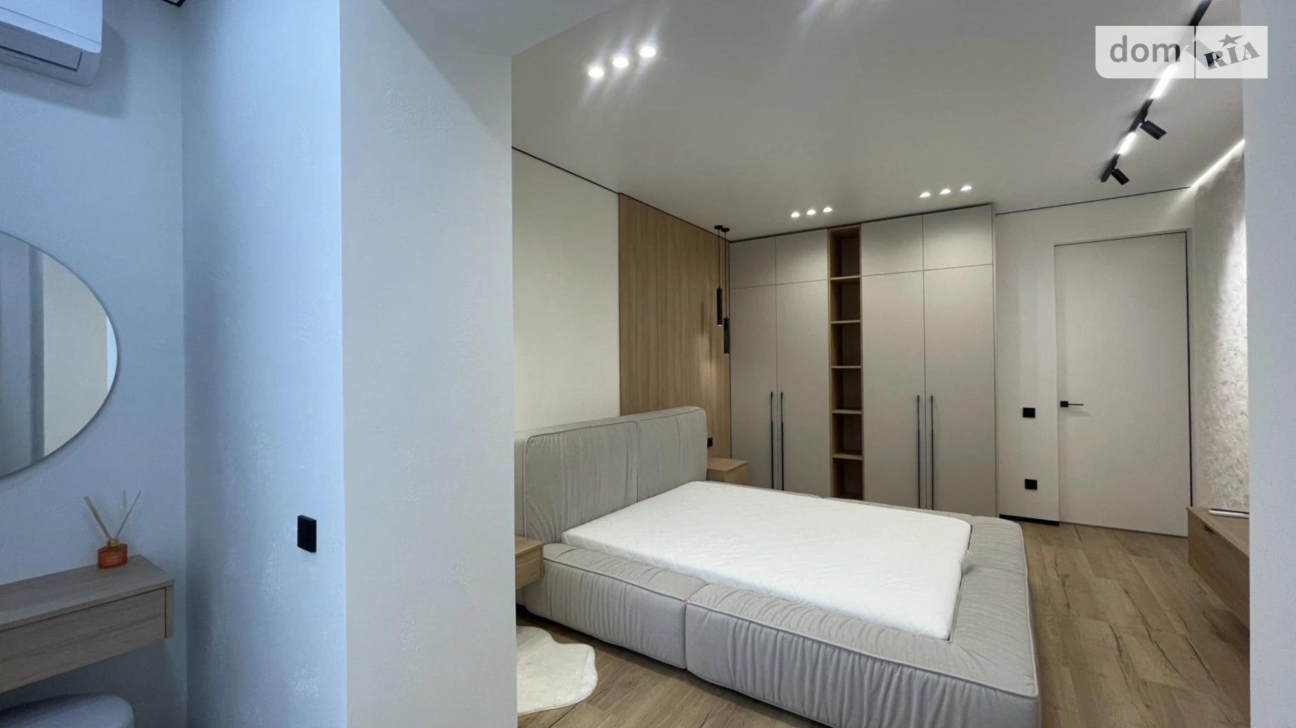 Продается 3-комнатная квартира 93 кв. м в Ивано-Франковске, ул. Приозерная, 42 - фото 3