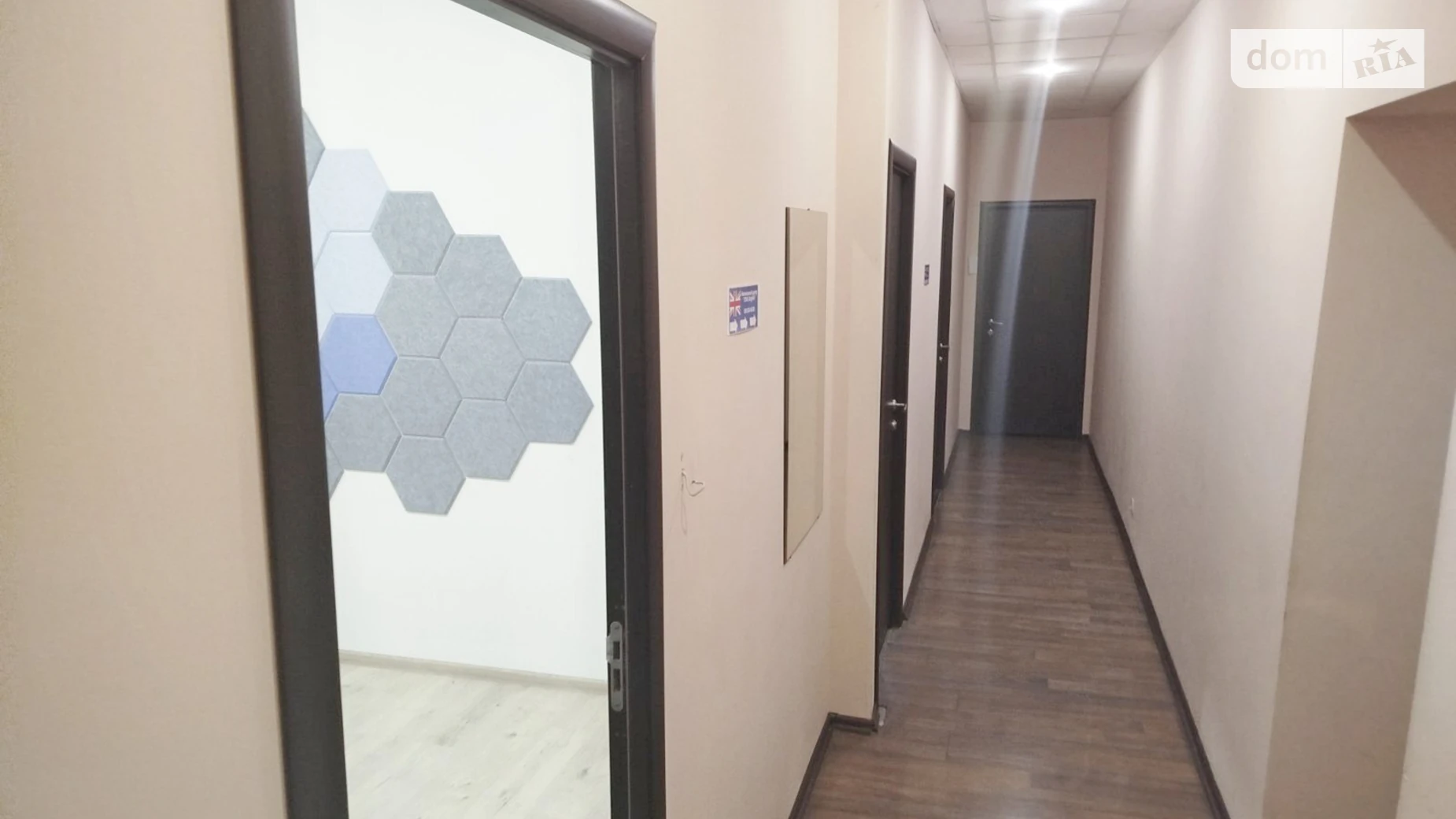 Сдается в аренду офис 18.3 кв. м в бизнес-центре, цена: 7540 грн - фото 2