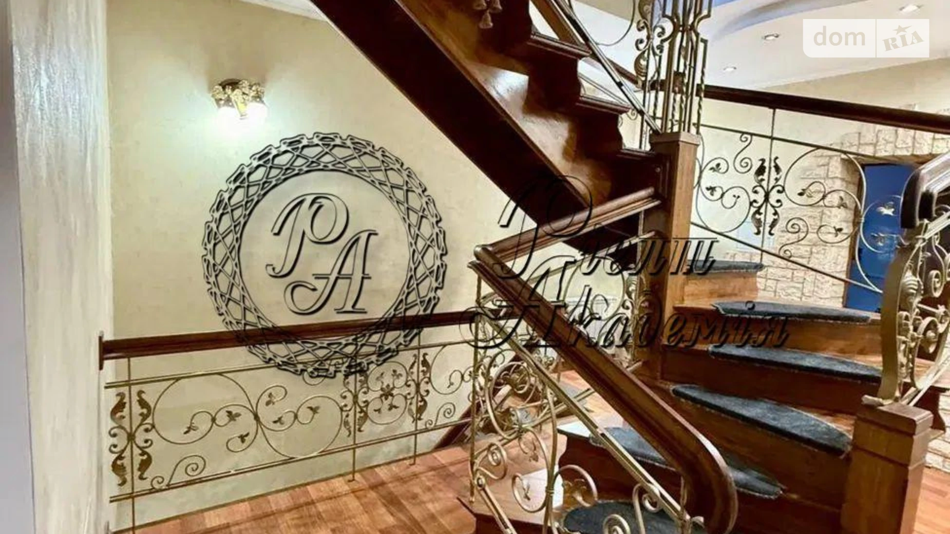 Сдается в аренду дом на 3 этажа 250 кв. м с балконом, цена: 1800 $ - фото 5