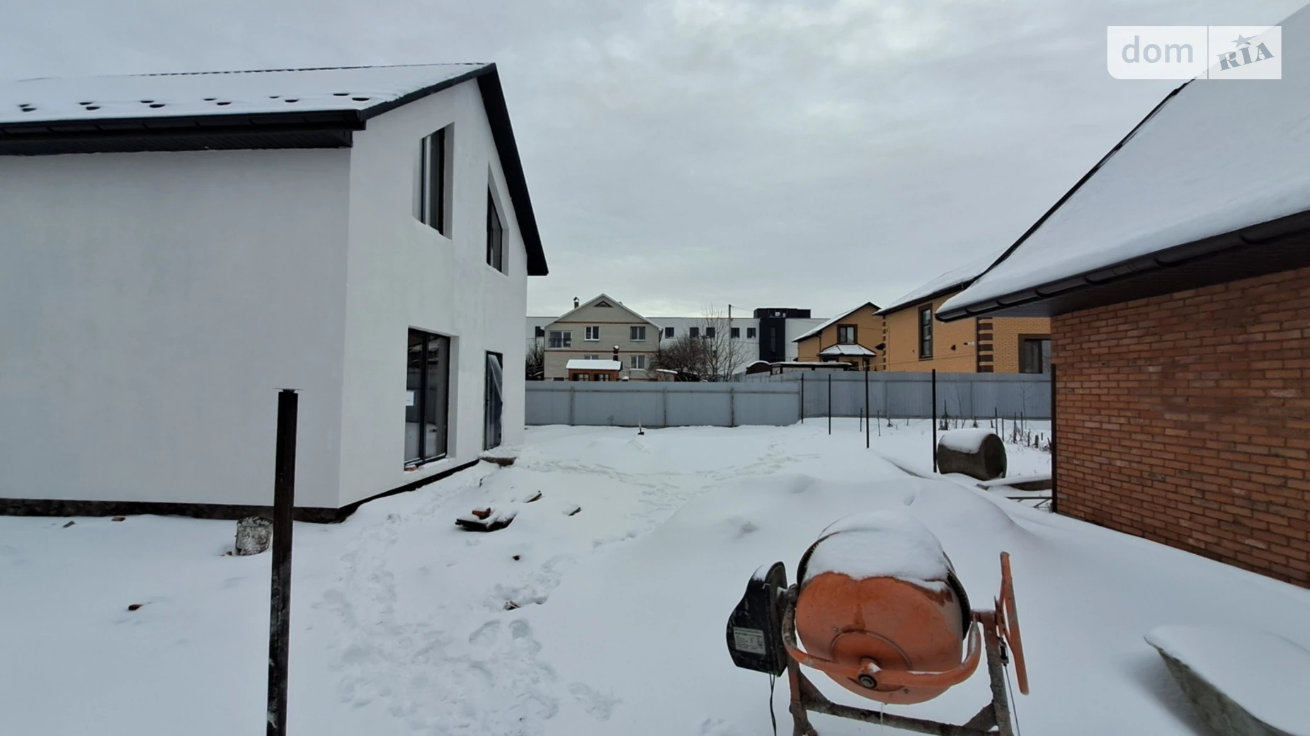 Продается дом на 2 этажа 97 кв. м с бассейном, цена: 82000 $ - фото 2