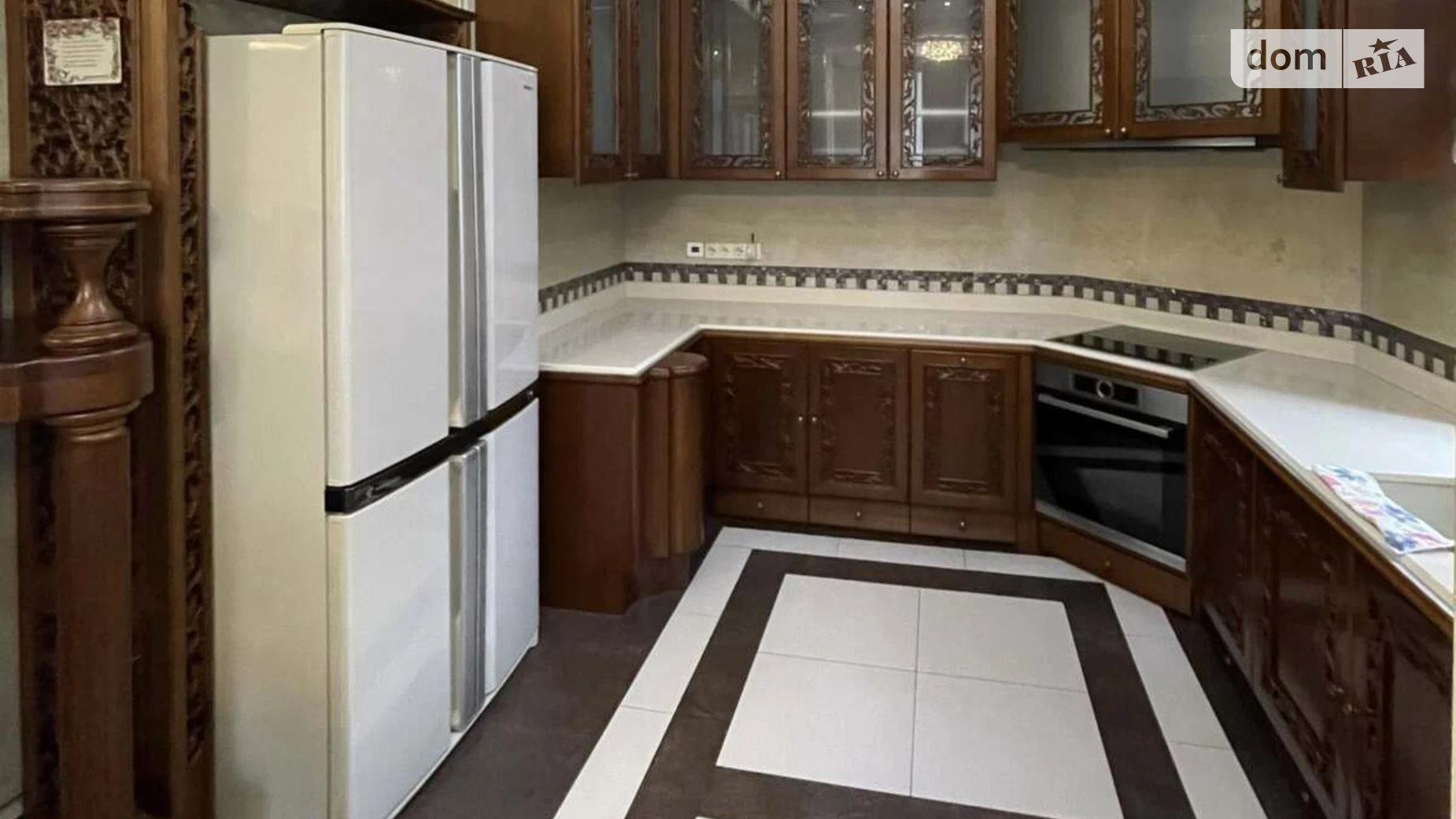 Продается дом на 3 этажа 420 кв. м с балконом, цена: 3900 $ - фото 5