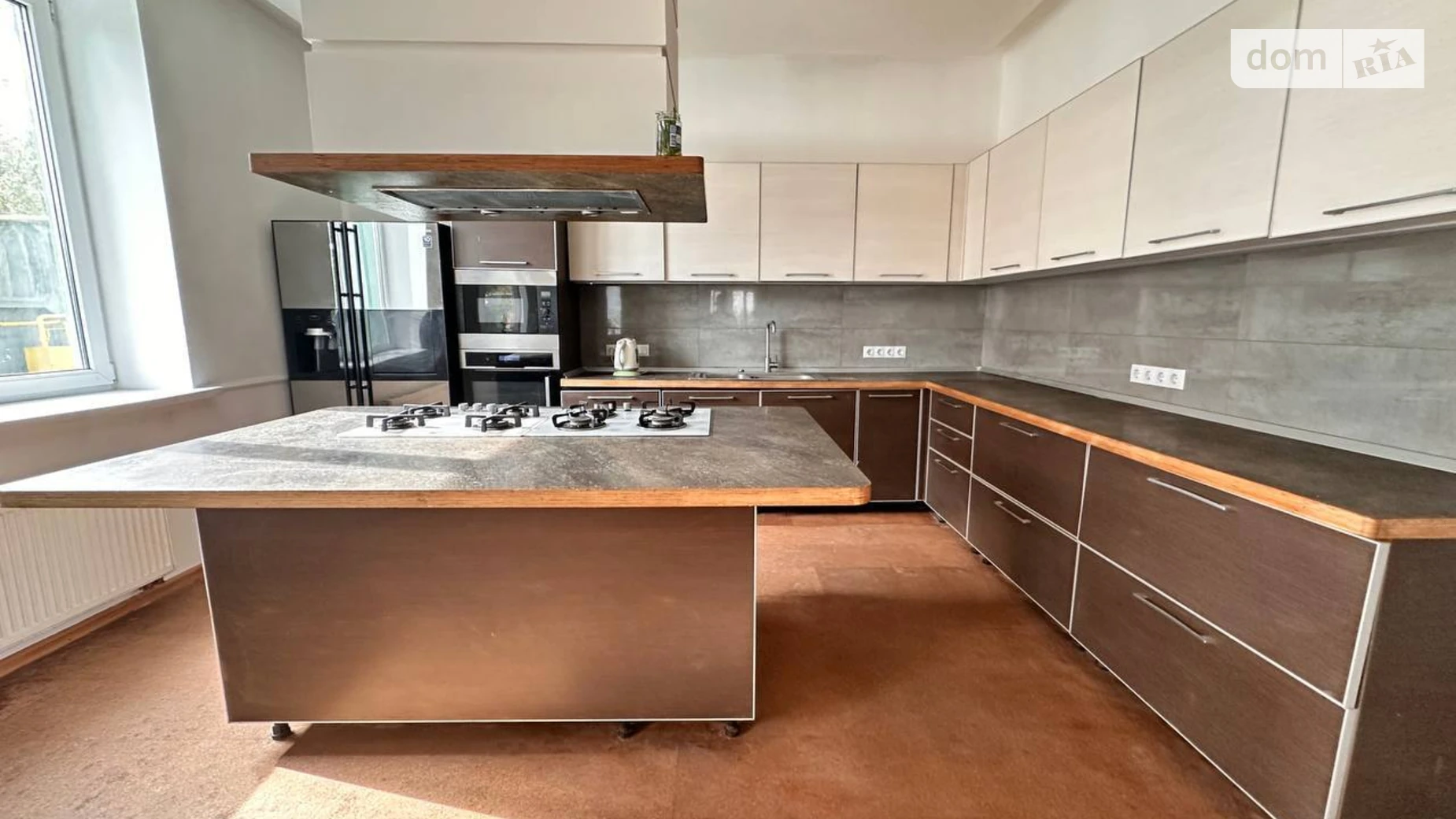 Продается дом на 3 этажа 1150 кв. м с балконом, цена: 240000 $ - фото 4