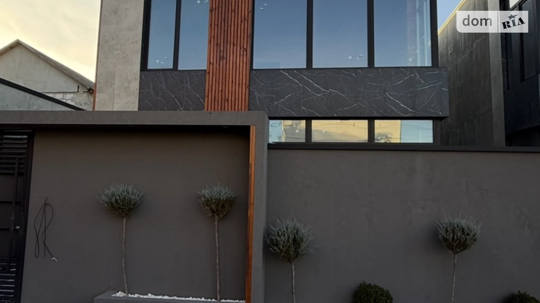 Продается дом на 2 этажа 145 кв. м с балконом, цена: 270000 $ - фото 2