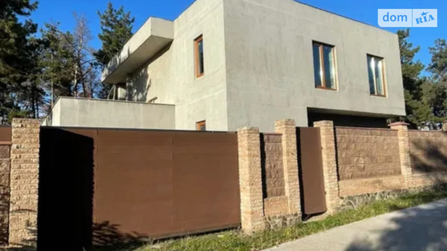 Продается дом на 2 этажа 250 кв. м с камином, цена: 130000 $ - фото 5