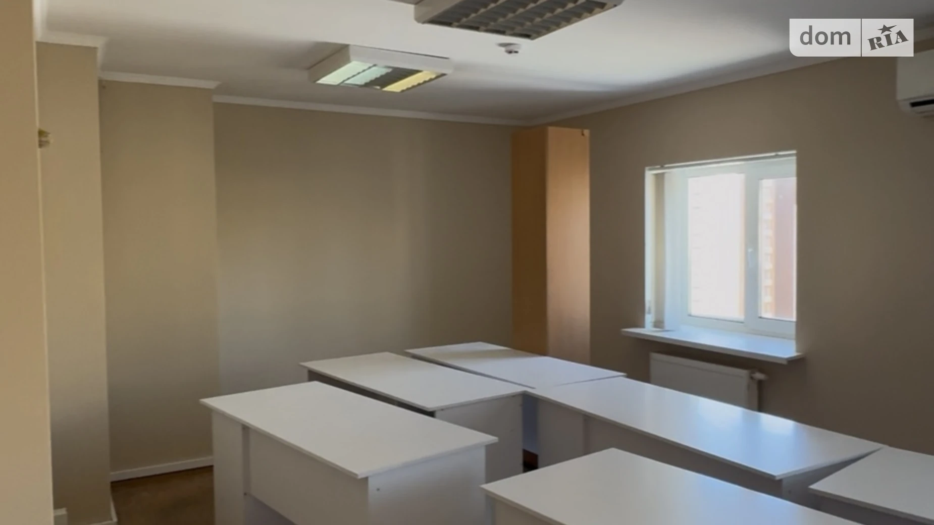 Сдается в аренду офис 253.9 кв. м в бизнес-центре, цена: 2500 $ - фото 2