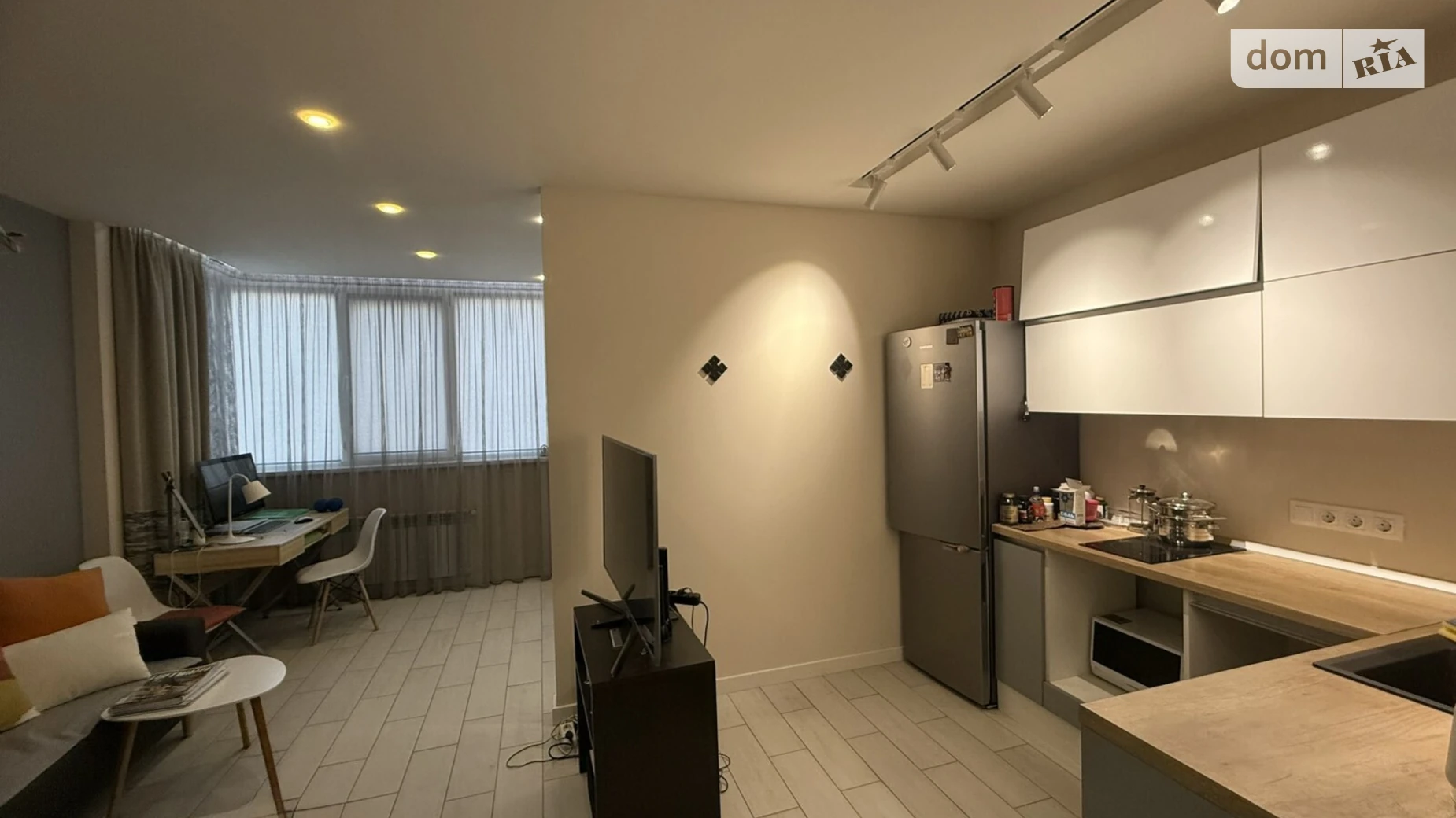 Продается 1-комнатная квартира 38 кв. м в Черноморске, цена: 45000 $ - фото 2