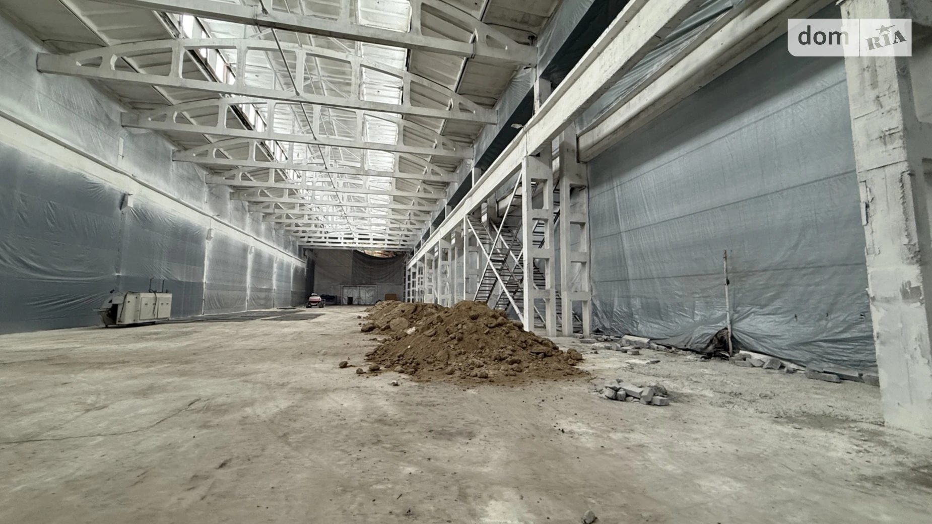 Сдается в аренду объект сферы услуг 2600 кв. м в 1-этажном здании, цена: 5200 € - фото 3