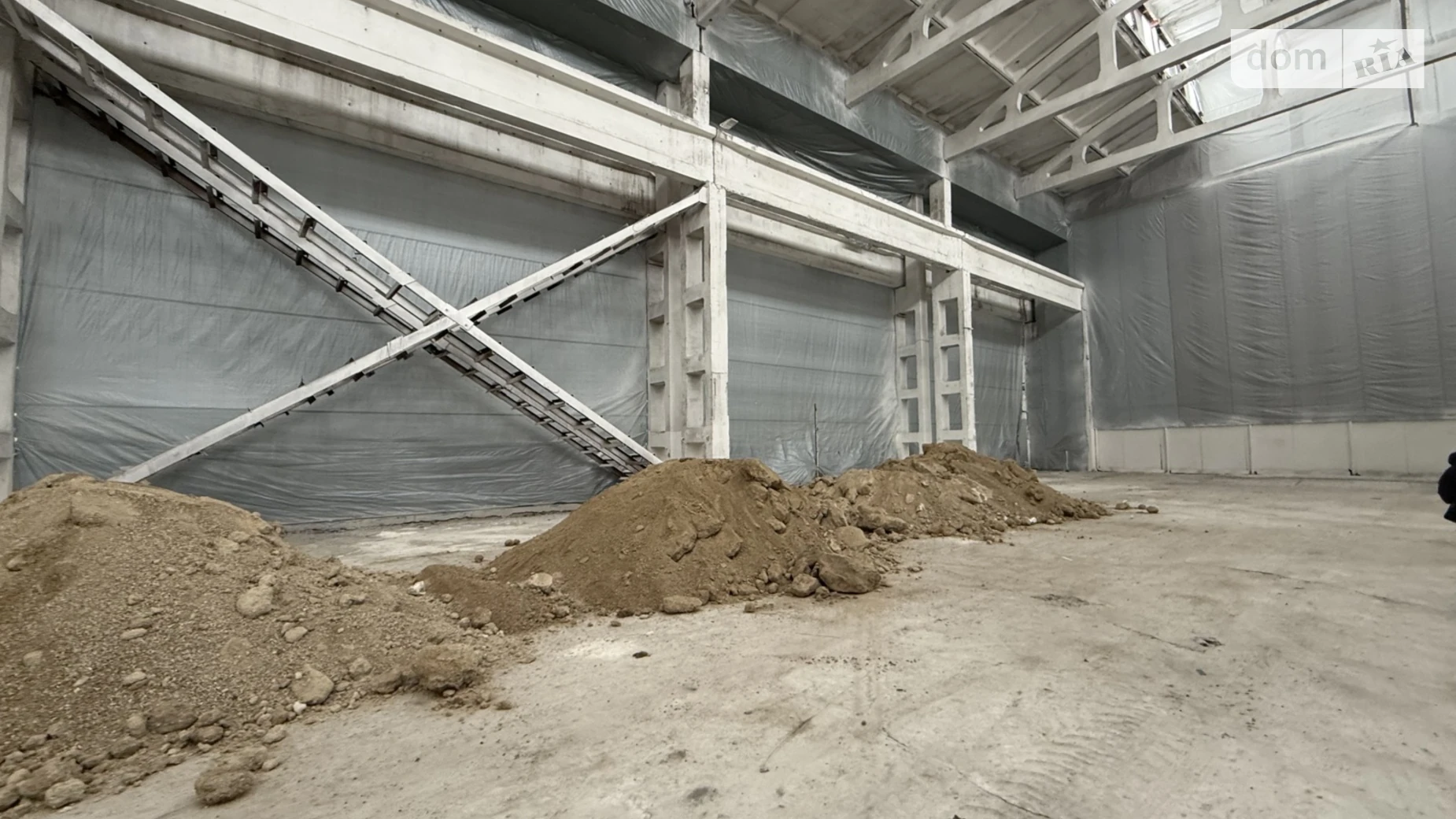 Сдается в аренду объект сферы услуг 2600 кв. м в 1-этажном здании, цена: 5200 € - фото 4