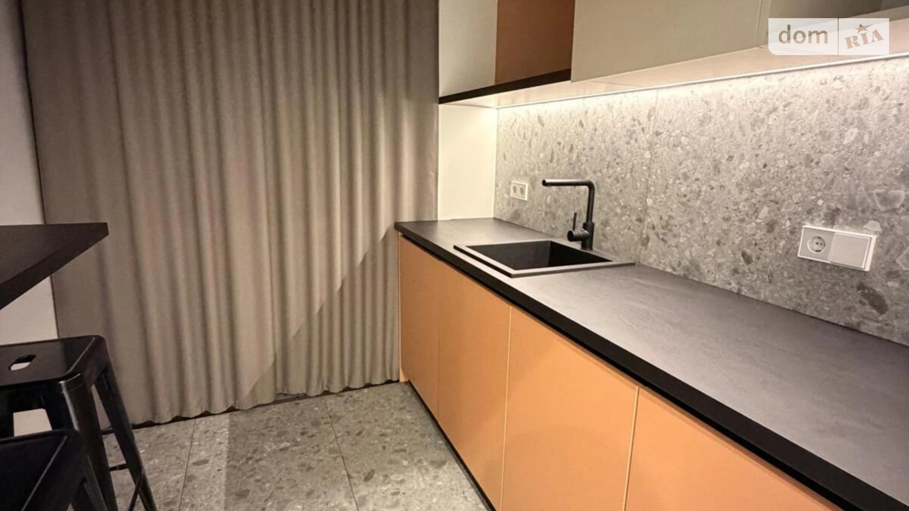 Сдается в аренду офис 55 кв. м в бизнес-центре, цена: 1500 $ - фото 4