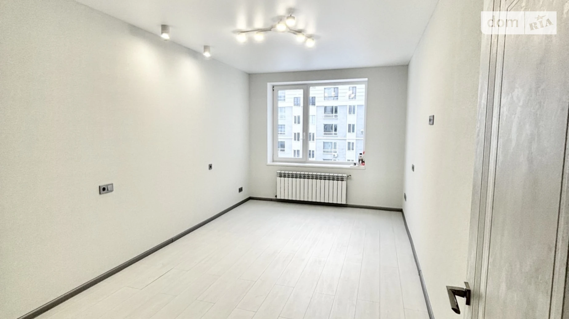 Продается 2-комнатная квартира 65.2 кв. м в Буче, ул. Ивана Кожедуба, 8А - фото 2
