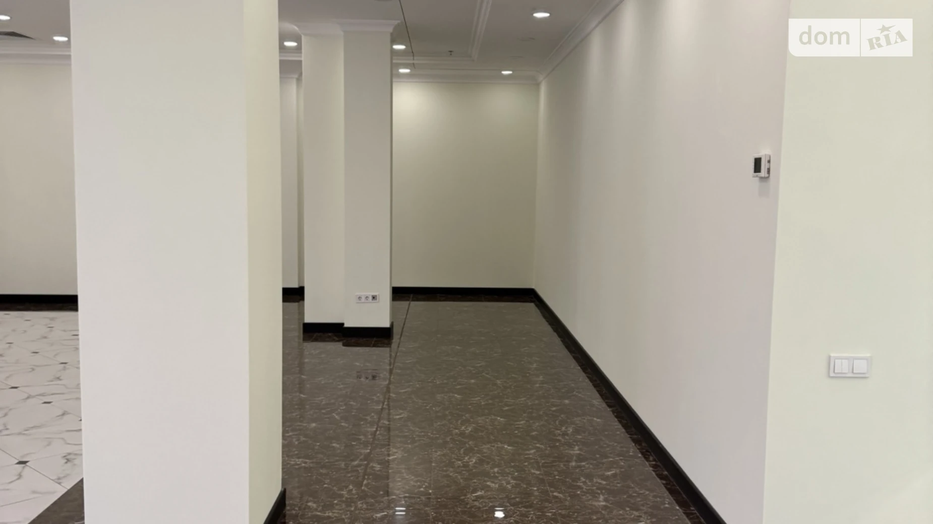 Сдается в аренду офис 230 кв. м в бизнес-центре, цена: 2760 $ - фото 2