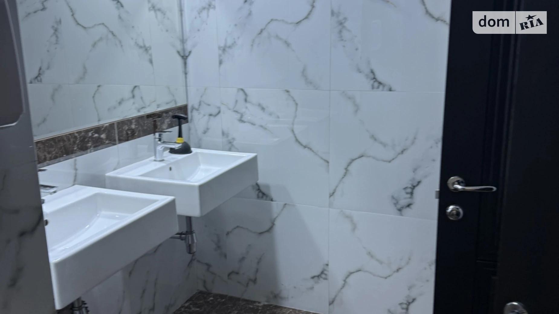 Сдается в аренду офис 230 кв. м в бизнес-центре, цена: 2760 $ - фото 3