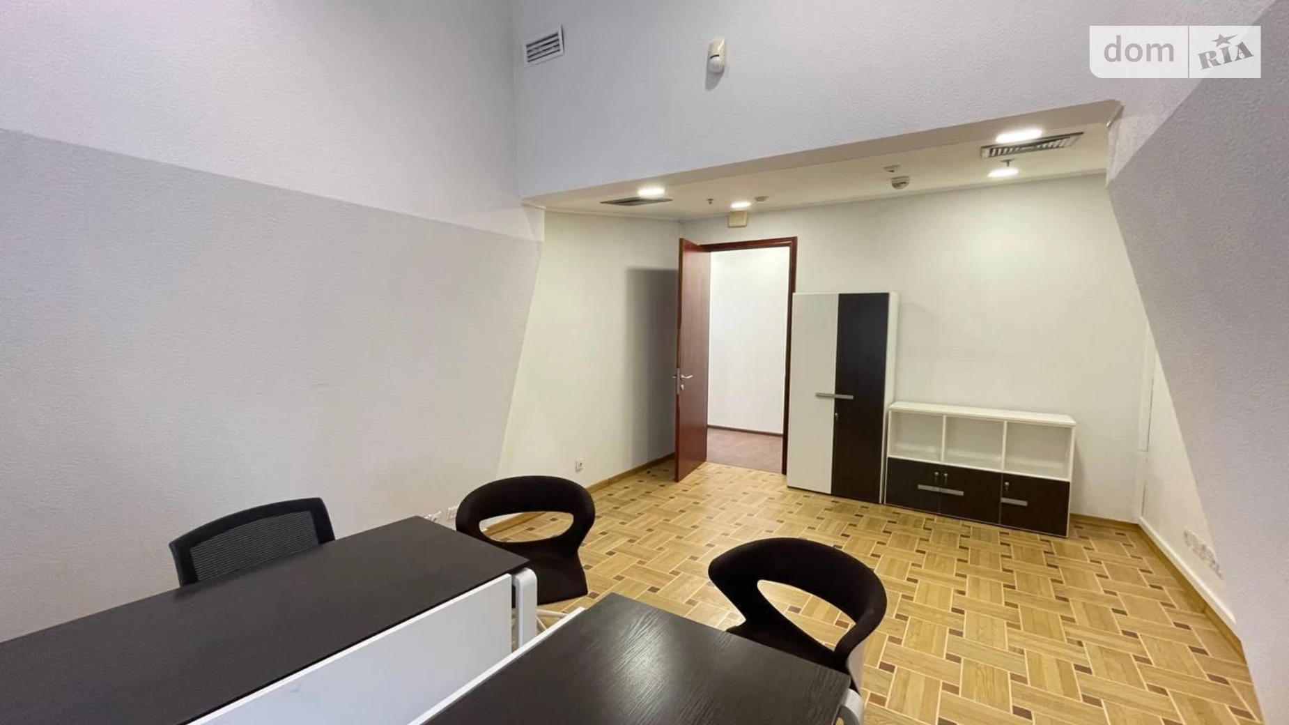 Здається в оренду офіс 125 кв. м в бізнес-центрі, цена: 1875 $ - фото 3