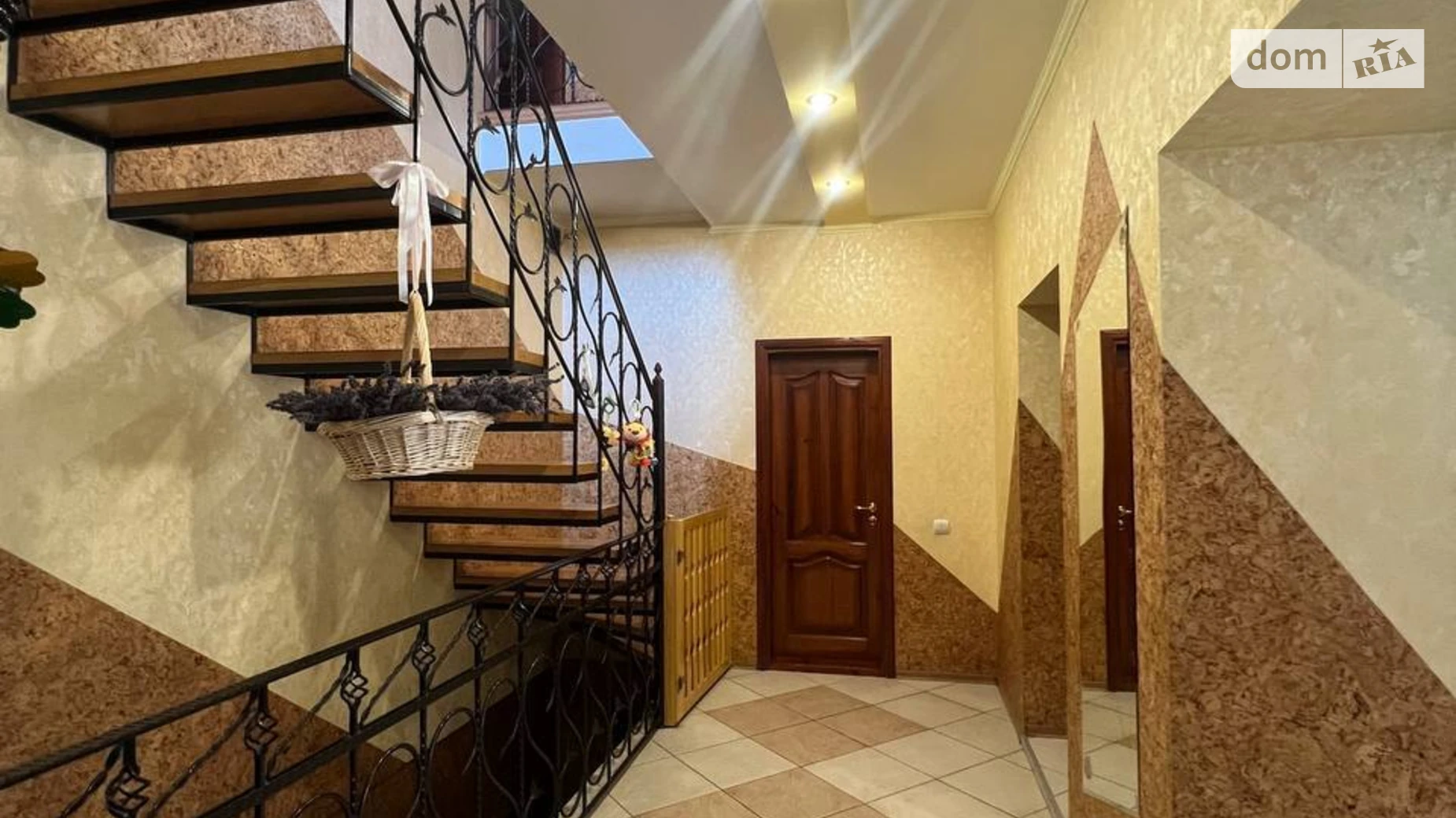 Сдается в аренду дом на 2 этажа 258.4 кв. м с балконом, цена: 1000 $ - фото 5