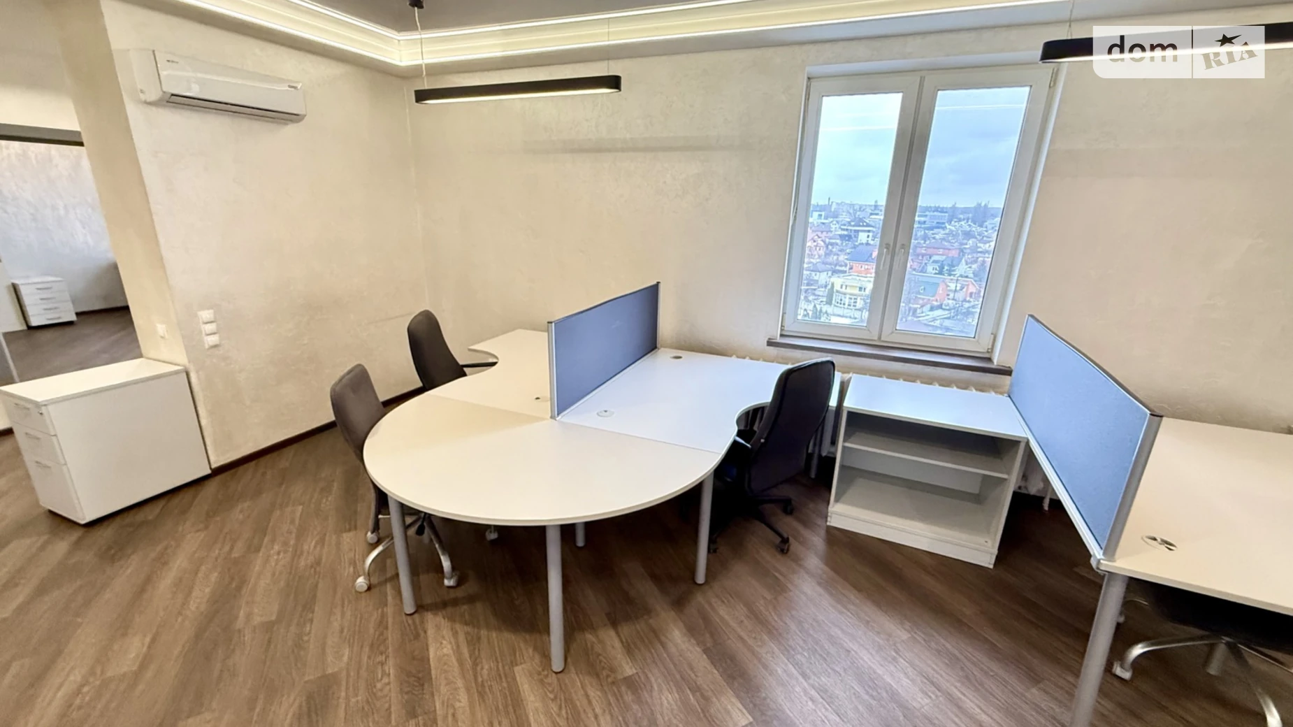 Сдается в аренду офис 91.9 кв. м в бизнес-центре, цена: 23999 грн - фото 2