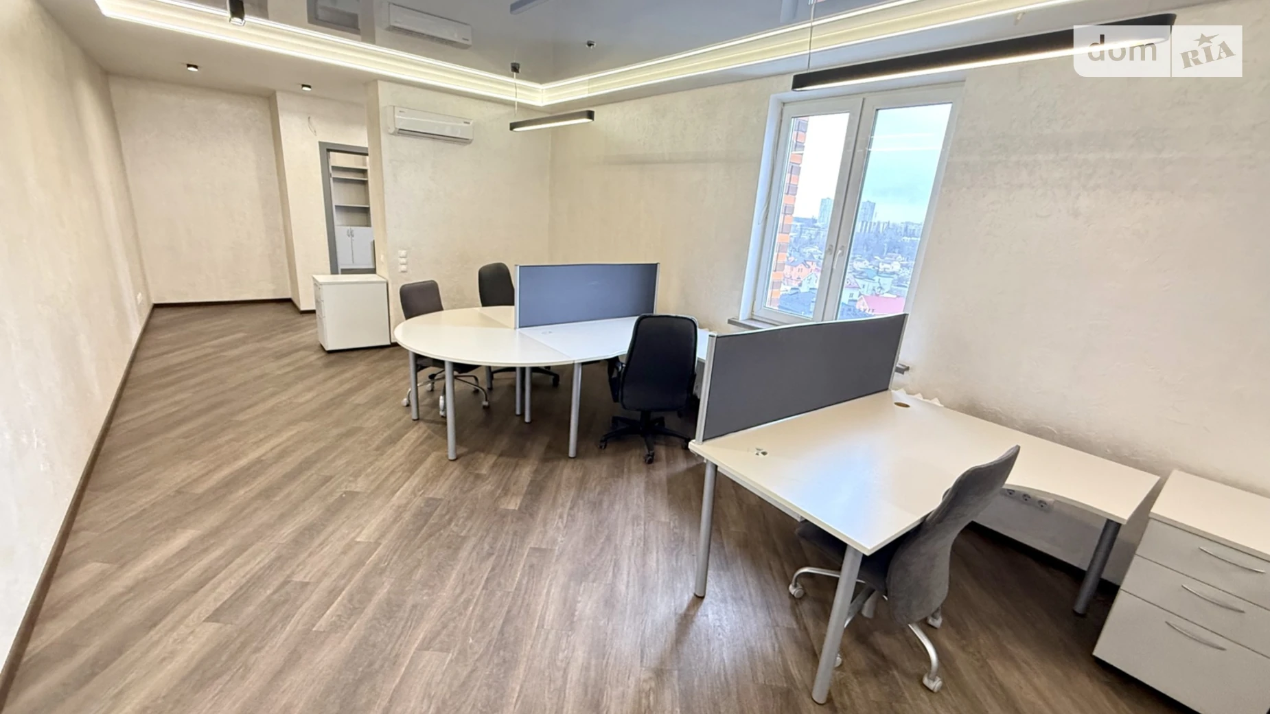 Сдается в аренду офис 91.9 кв. м в бизнес-центре, цена: 23999 грн - фото 4