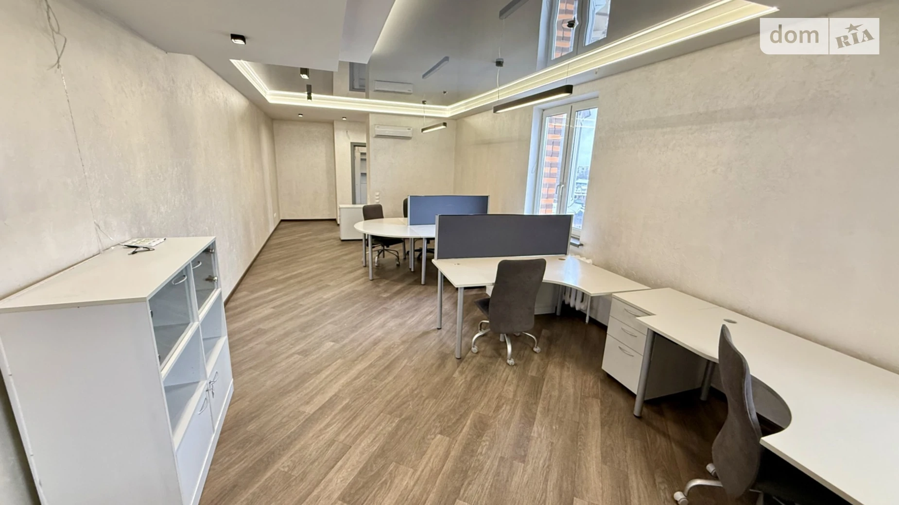 Сдается в аренду офис 91.9 кв. м в бизнес-центре, цена: 23999 грн - фото 5