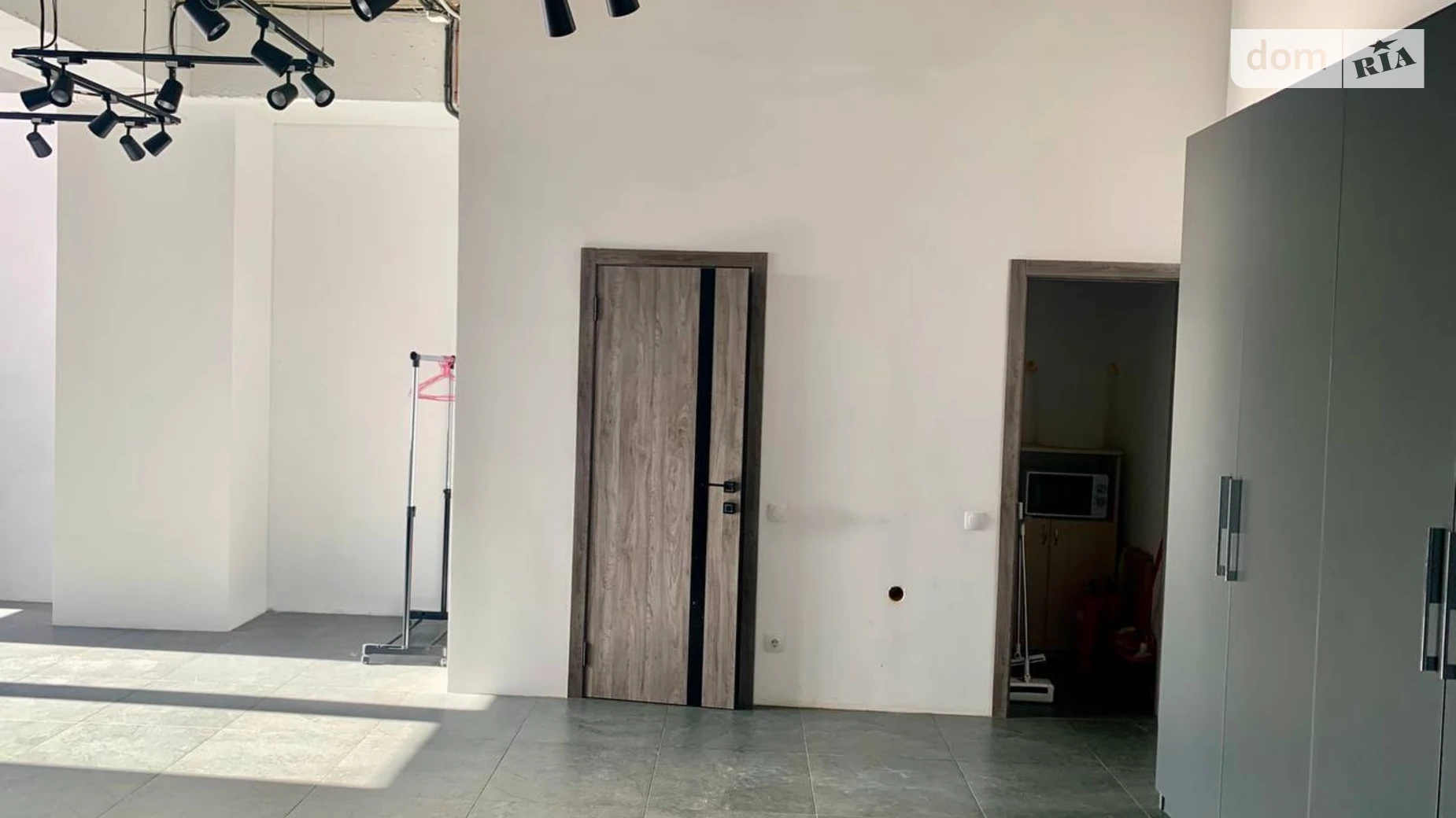 Сдается в аренду офис 80 кв. м в бизнес-центре, цена: 18000 грн - фото 2